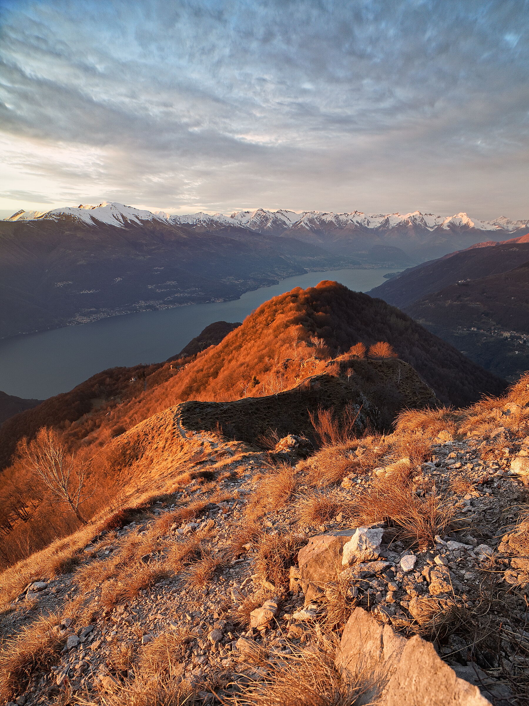 Il sentiero per il lago