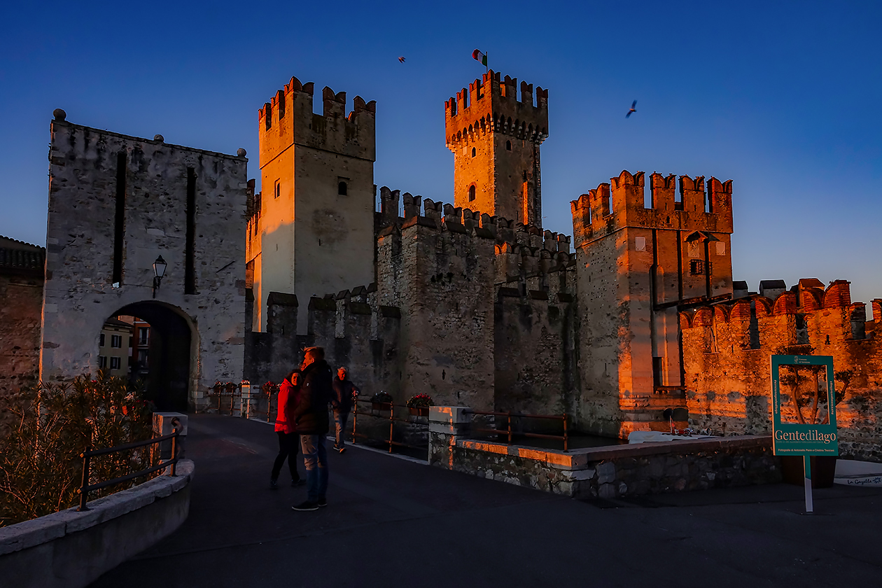 Sirmione, il castello al tramonto