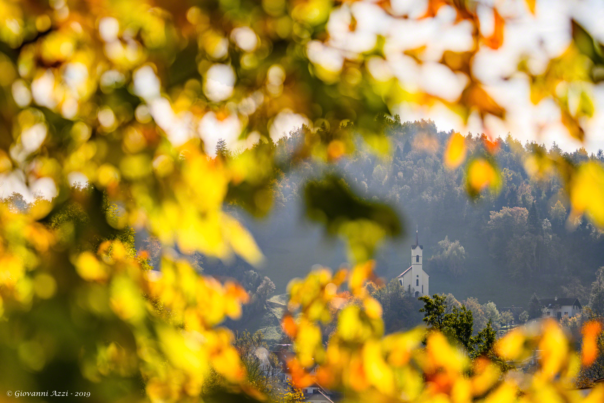 La chiesa autunnale