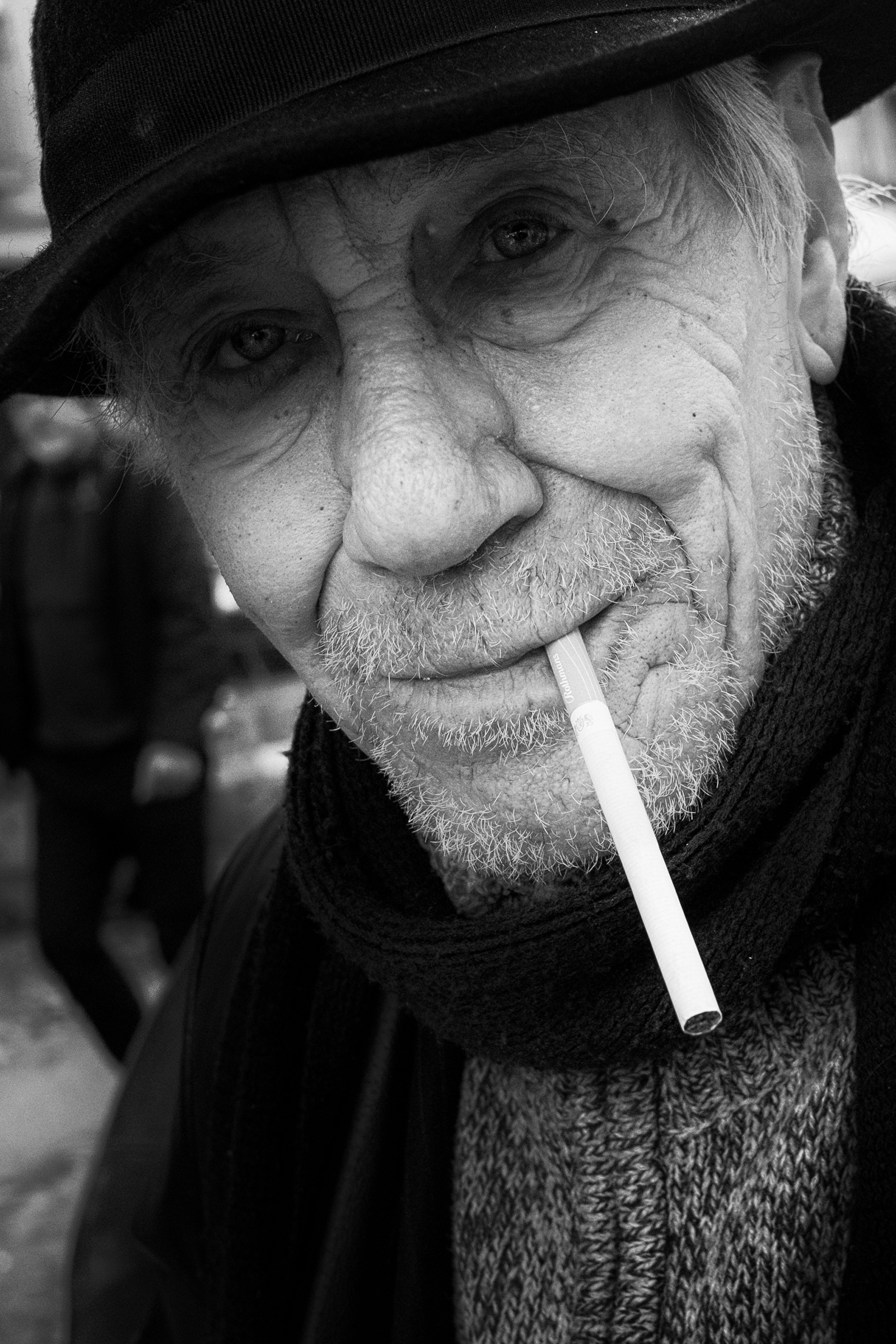 Venditore siciliano di peperoncino e origano