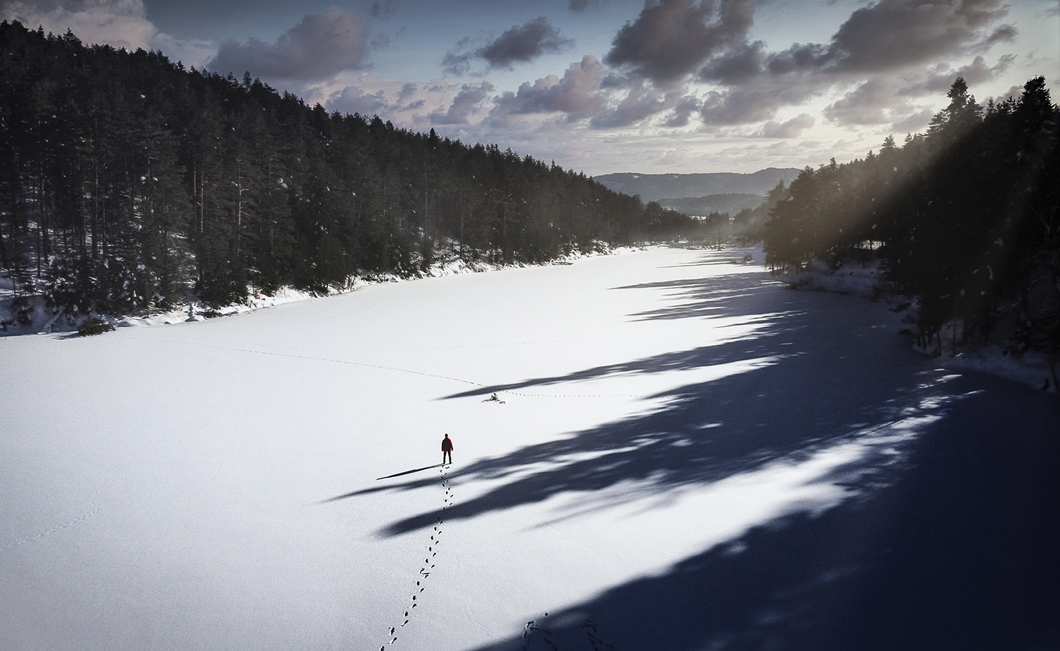 Sopra il lago ghiacciato