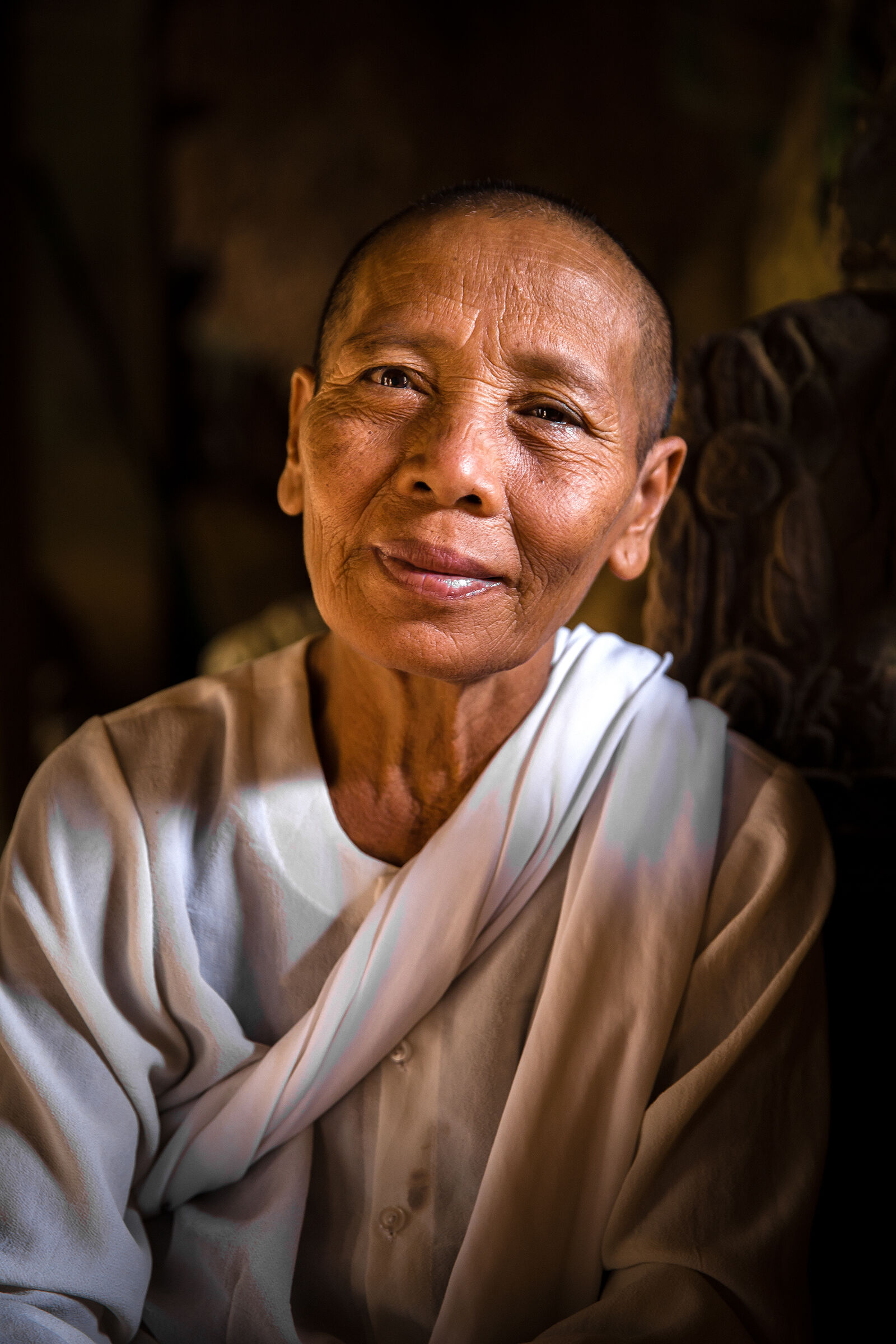 Bhikkhuni, Angkor, Cambogia.