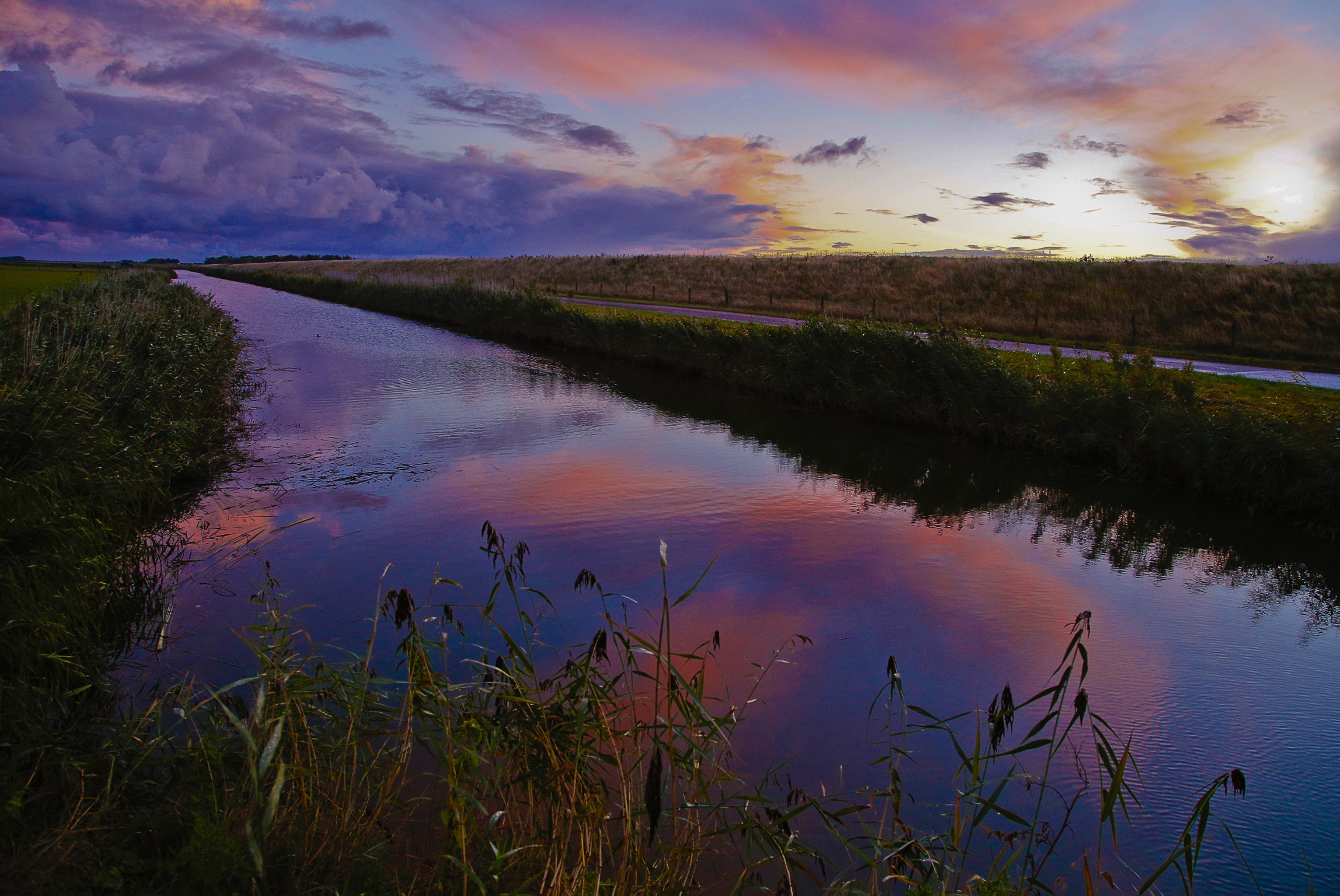 All'alba lungo il canale