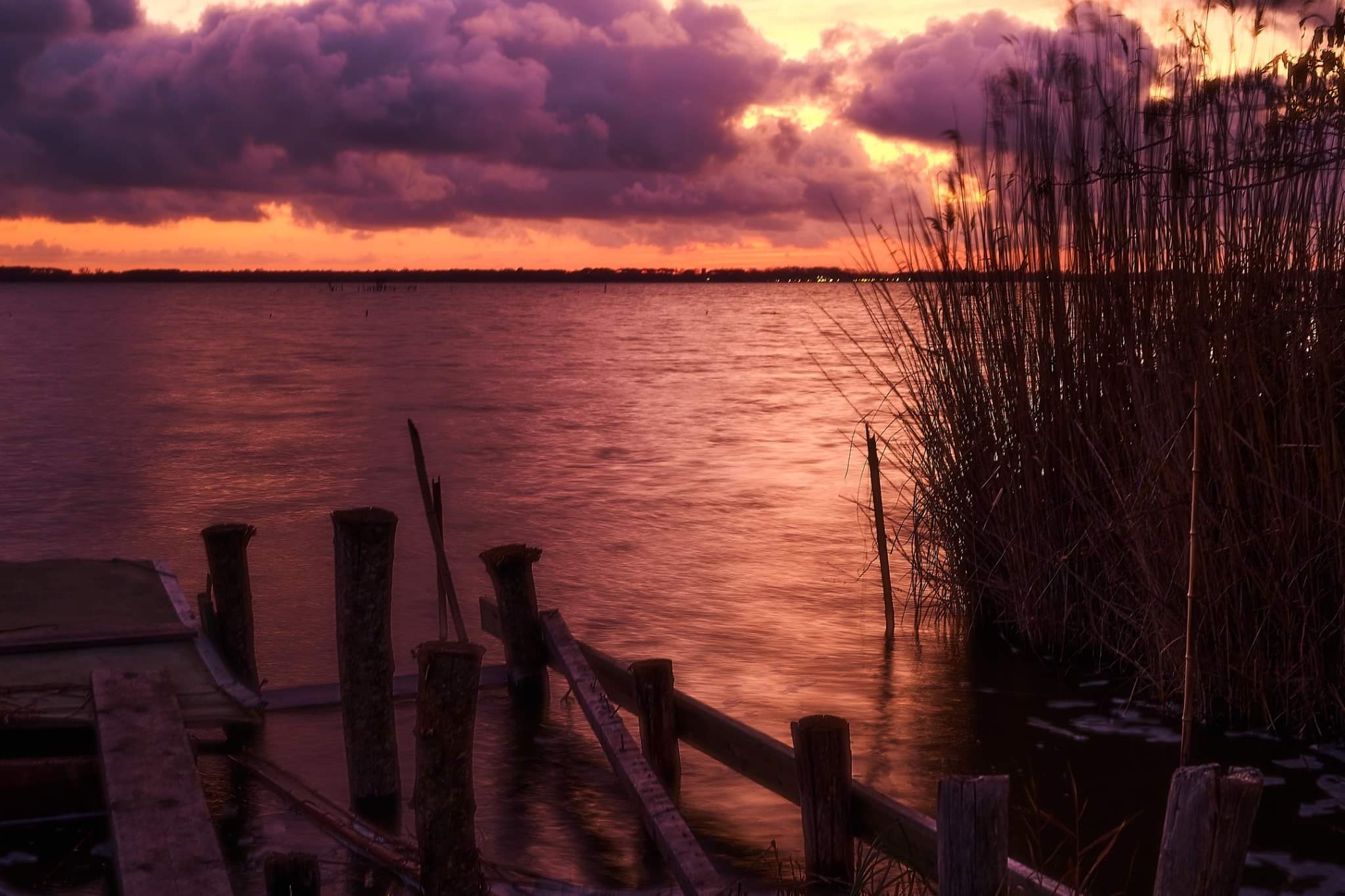 Tramonto sul lago di Massaciuccoli