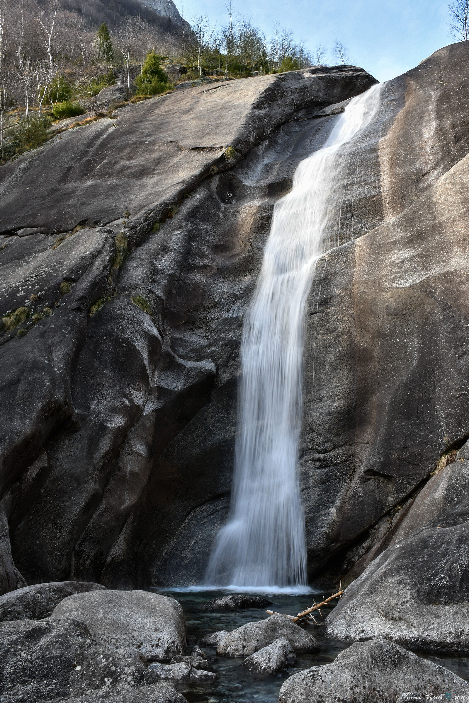 Iron Waterfall - Mello Valley