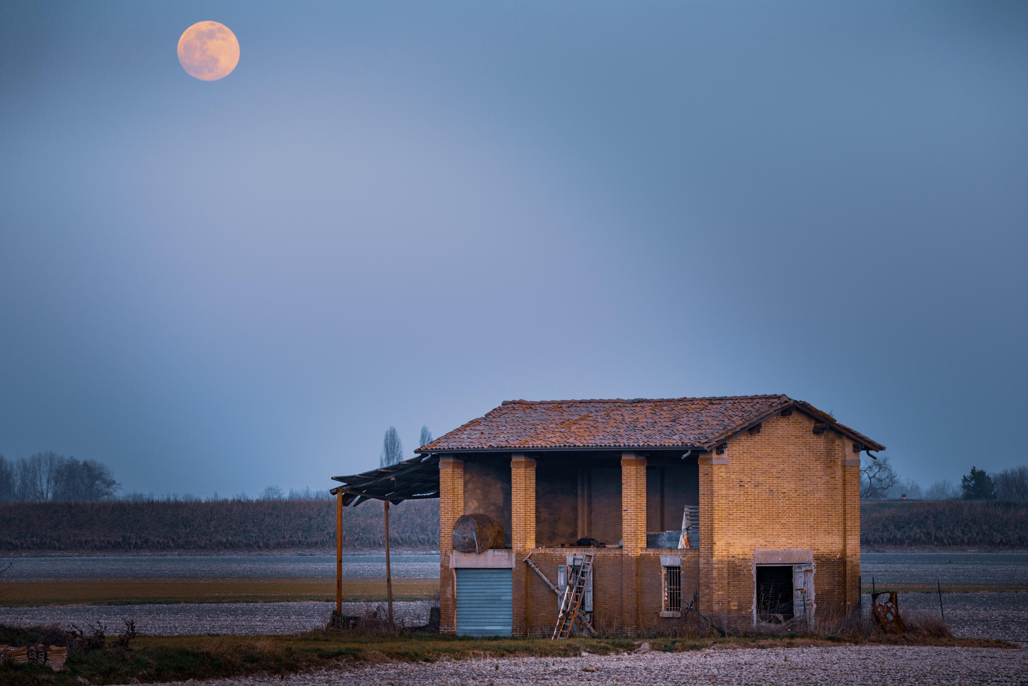 La Luna e il Fienile