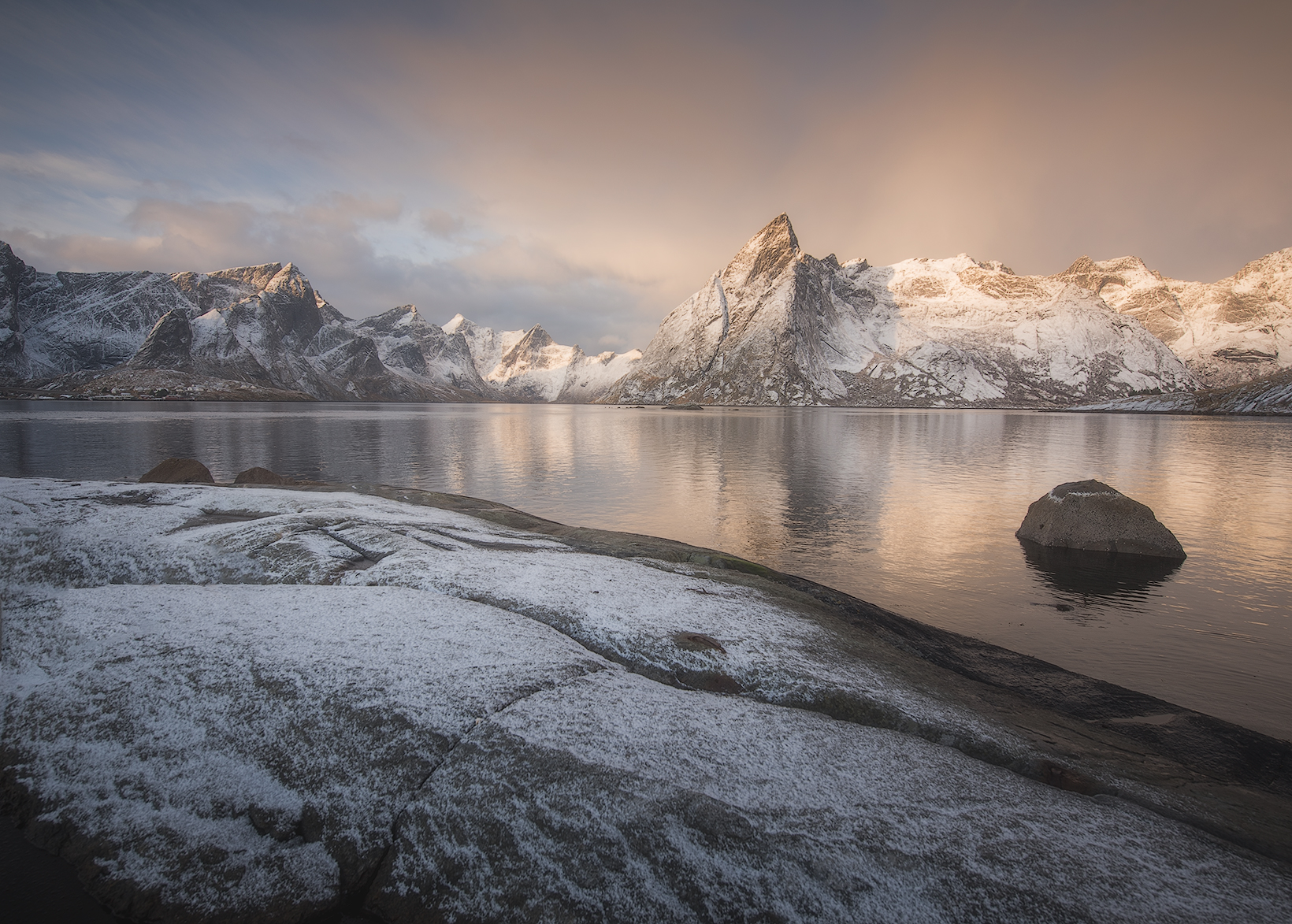 Nikon D750, Nikon 14-24, 16 mm, f/11, 1/40, easel