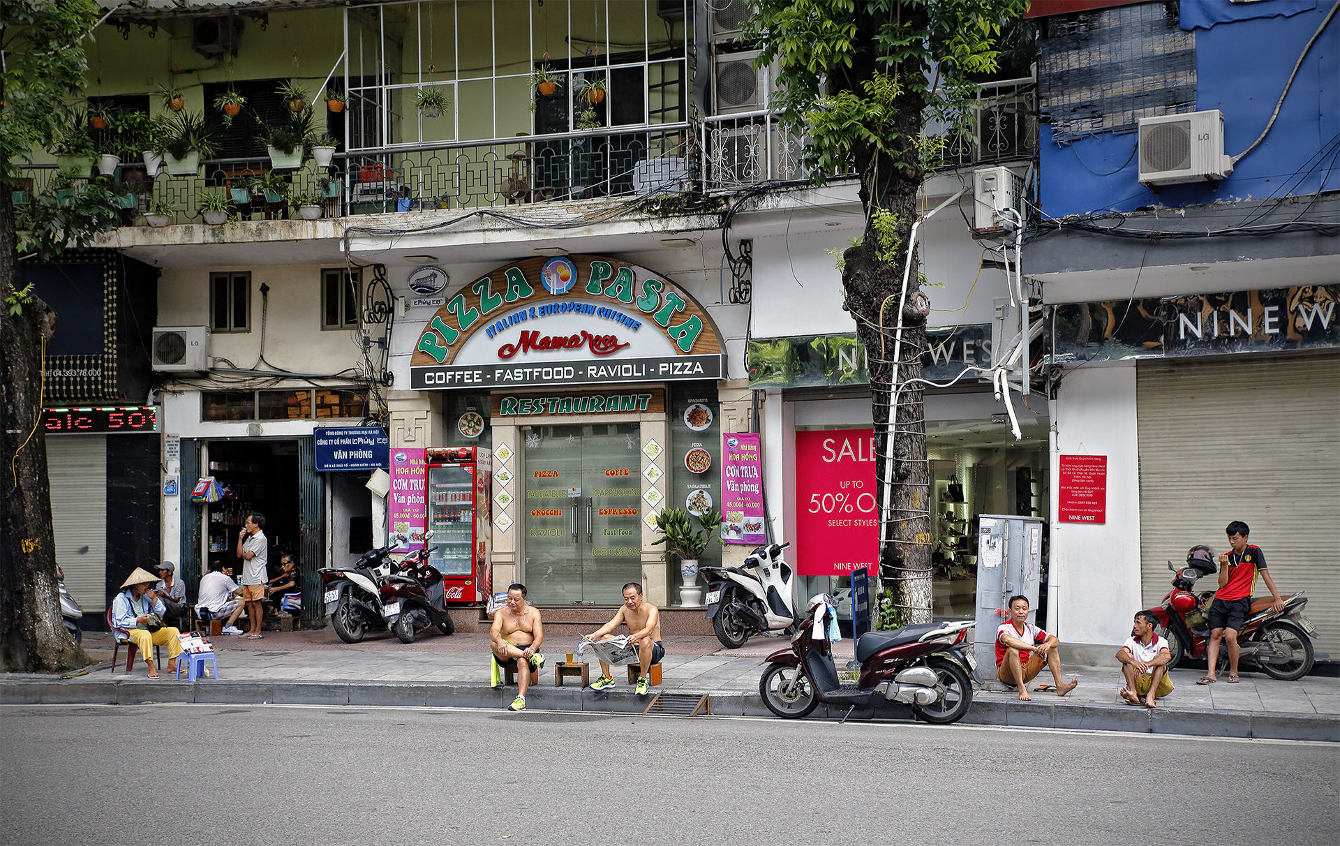 Snapshot in a street in Hanoi