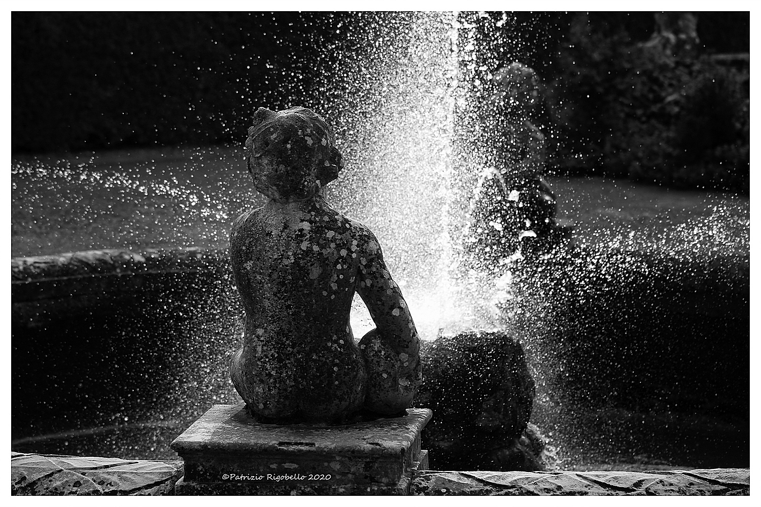 In ogni oscurità cerca la luce