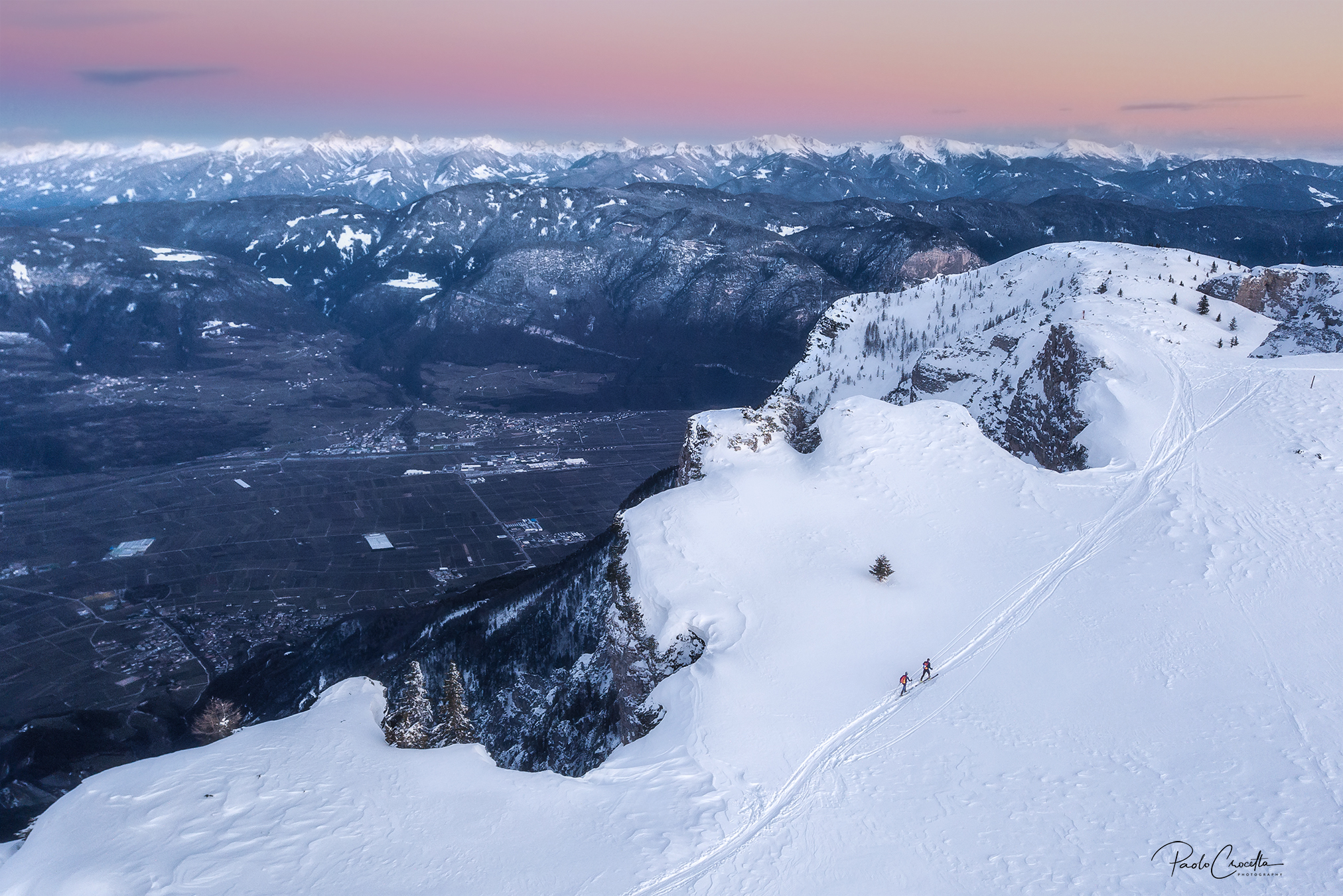 il sole sta calando, in fila, fino alla cima