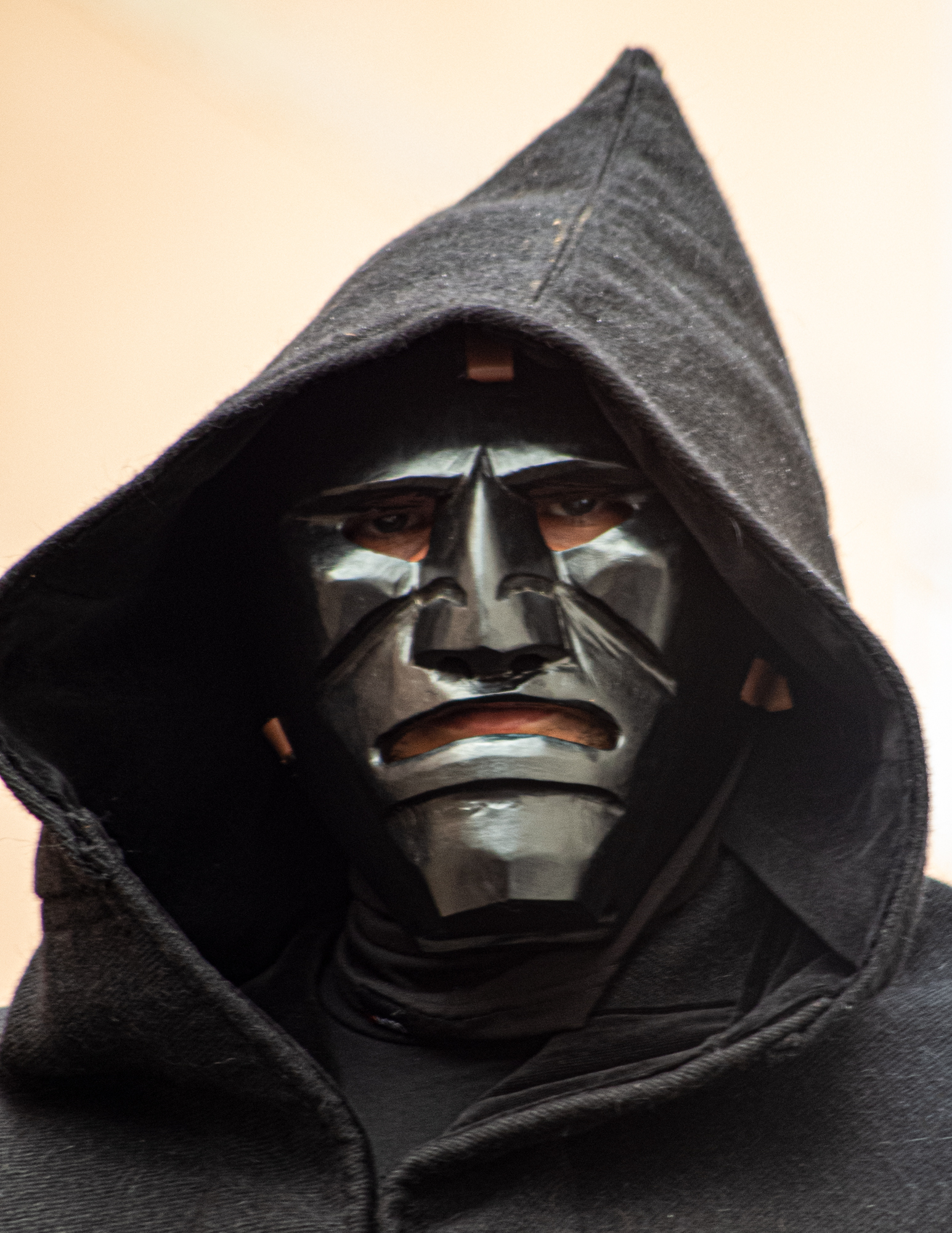 Dietro la maschera