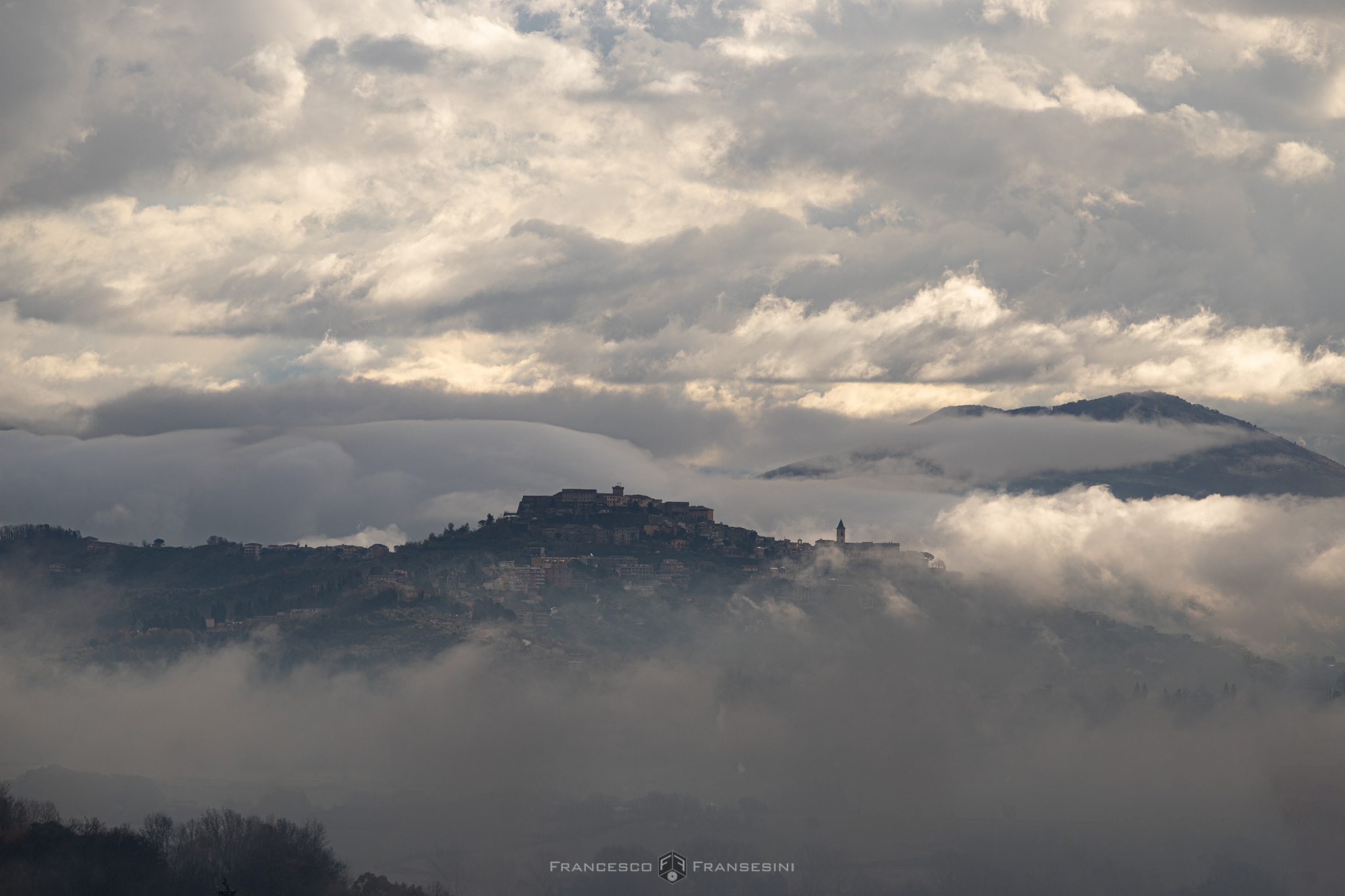 Paliano tra la nebbia