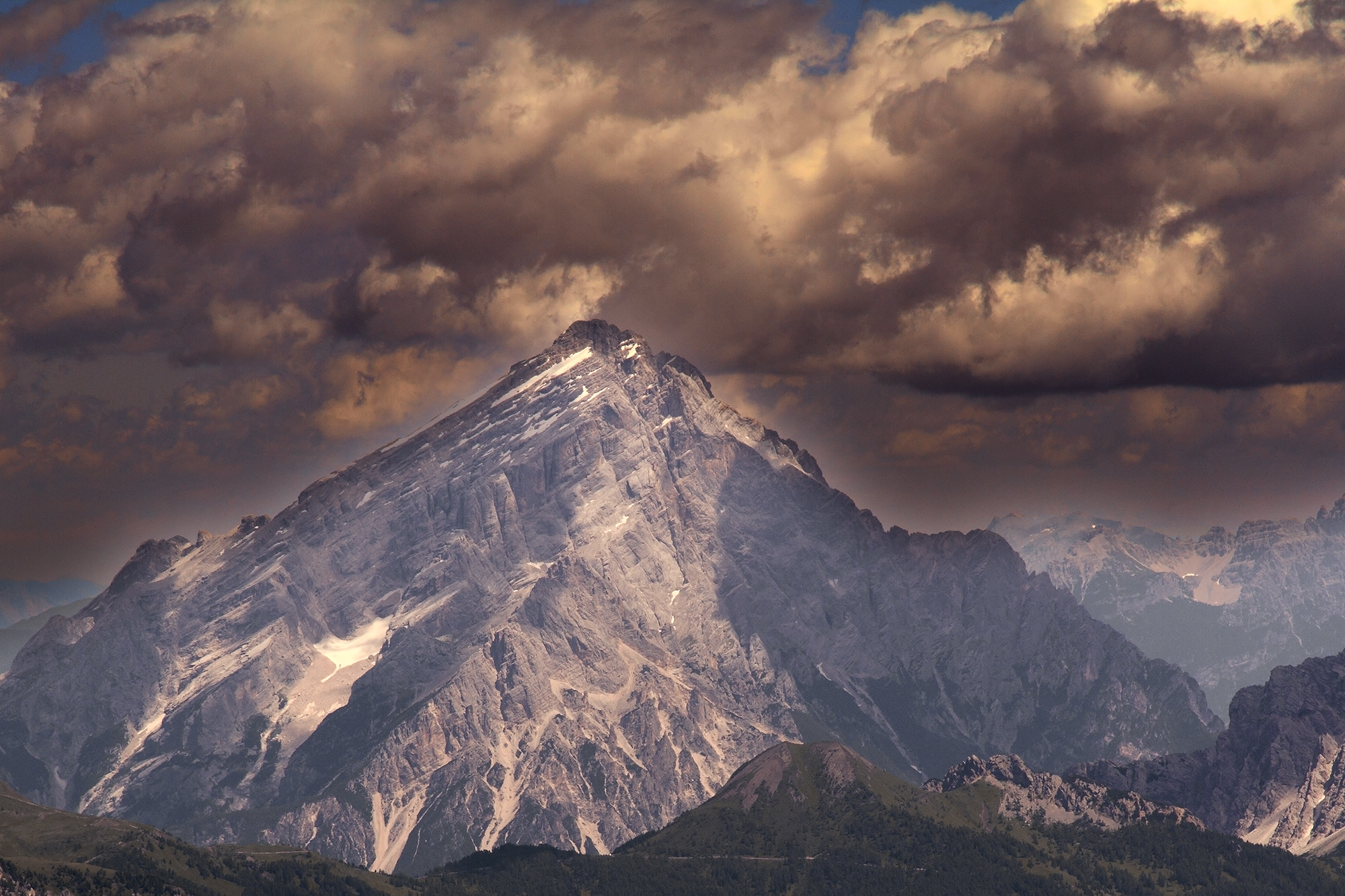 Il re guarda la sua regina