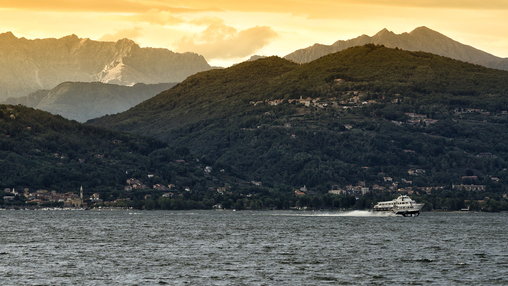 Aliscafo sul Verbano