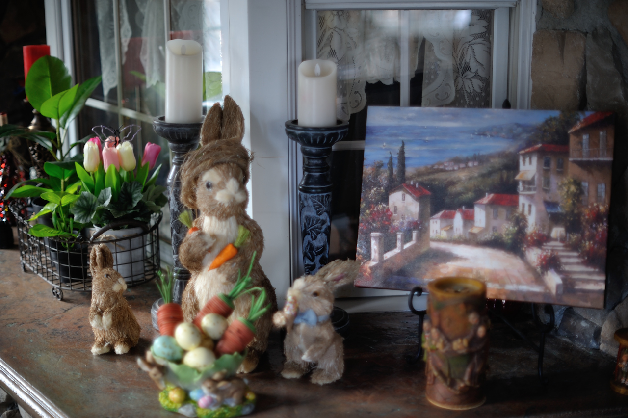 decorazione primaverile su portico chiuso