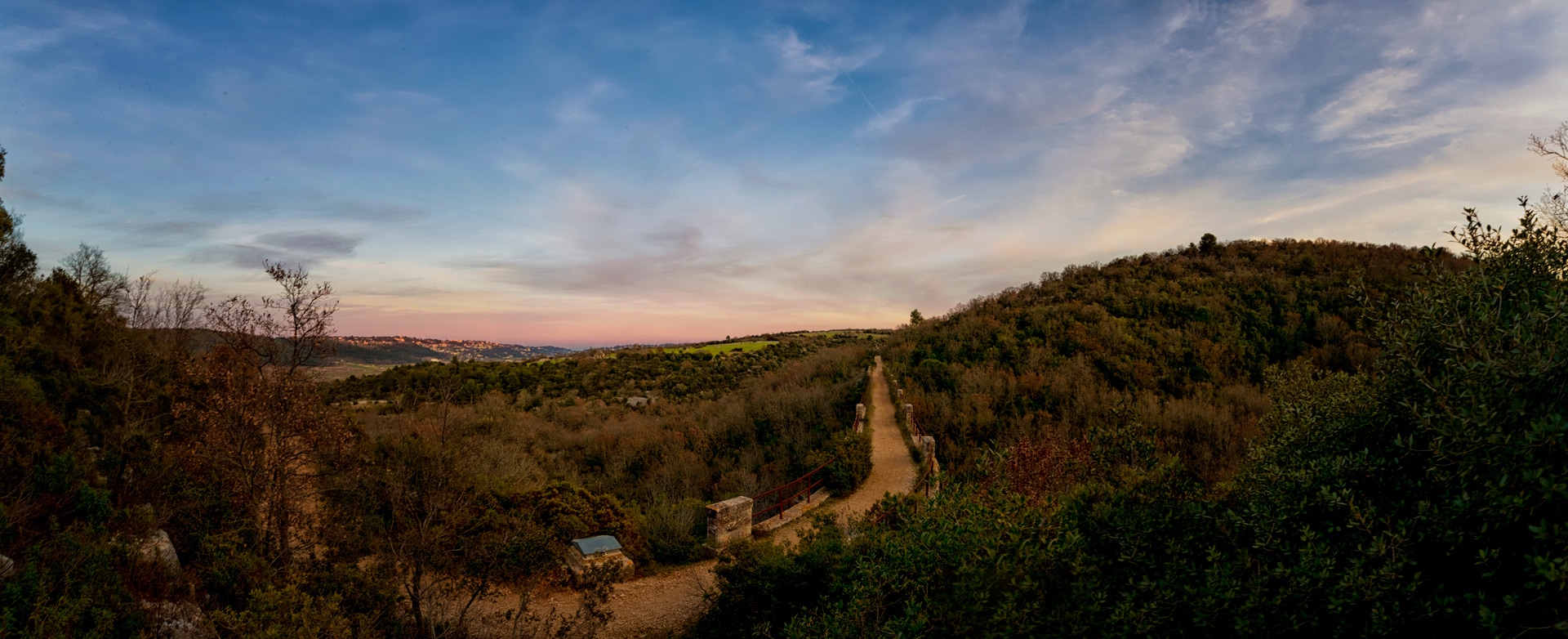 Trekking along the Pugliese Aqueduct trail