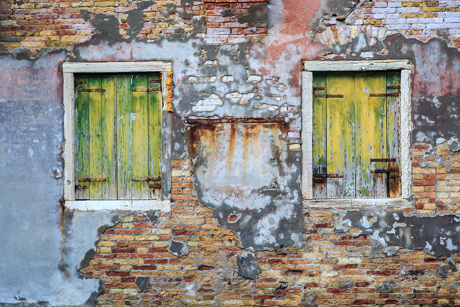 Windows in Cannaregio
