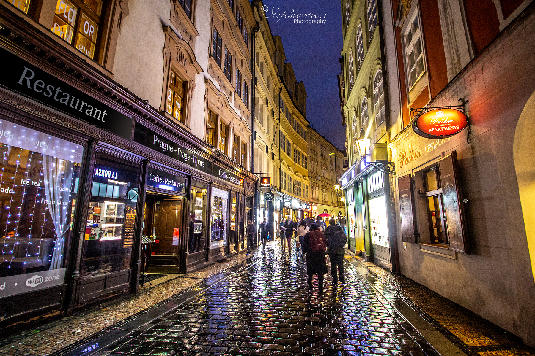 Camminando sotto la pioggia