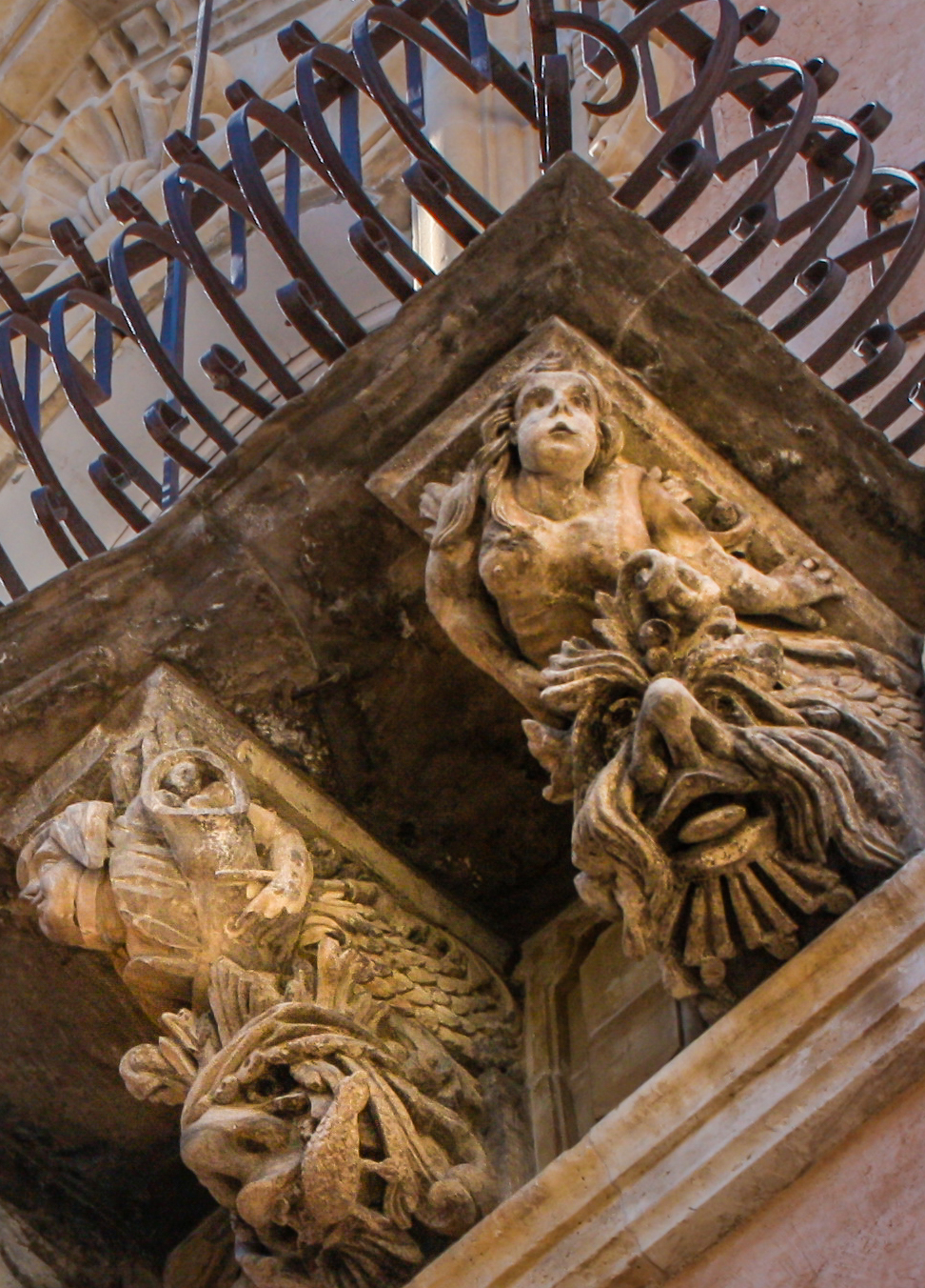Sotto il balcone, Ragusa Ibla
