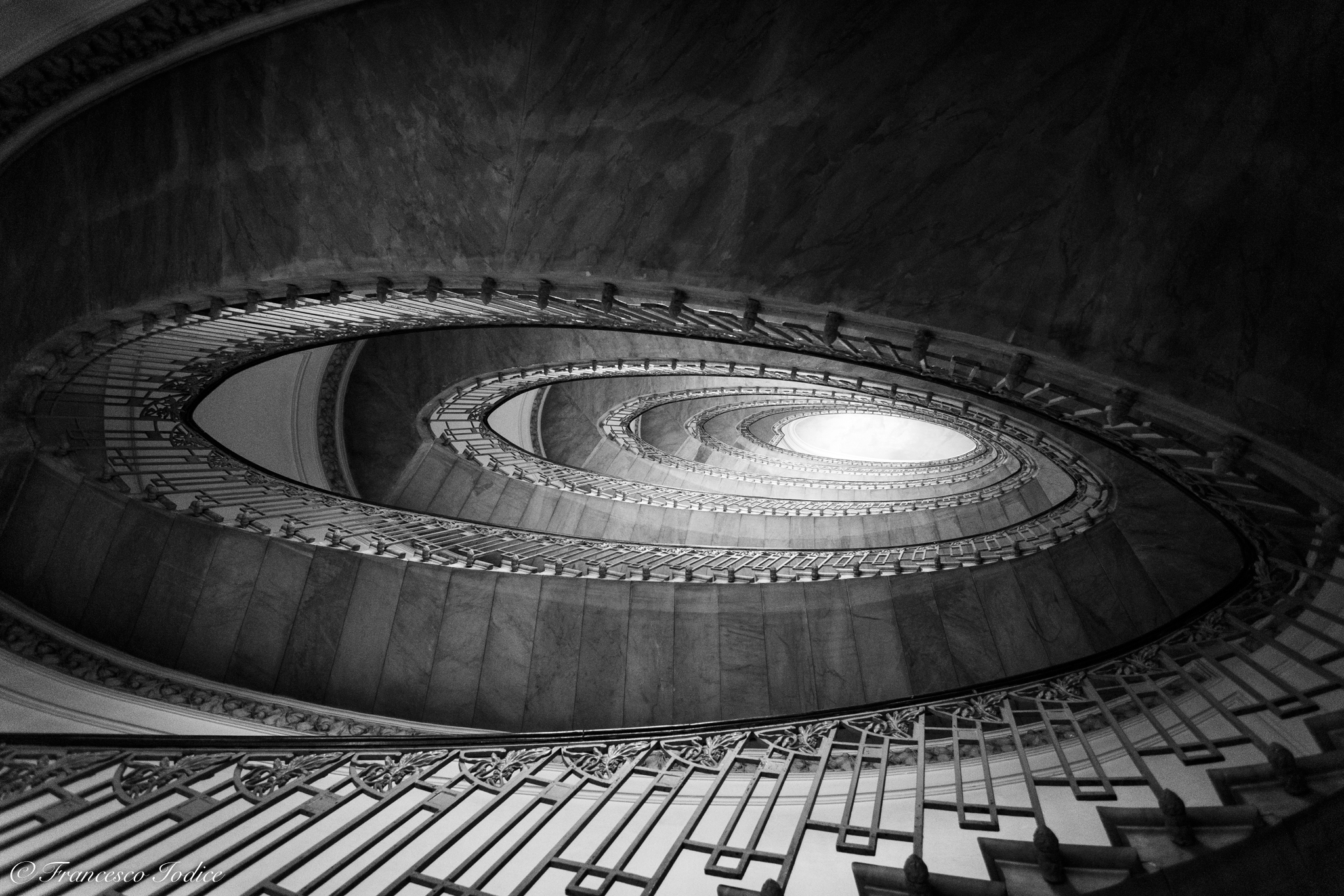 Scala del palazzo Mannajuolo, Napoli