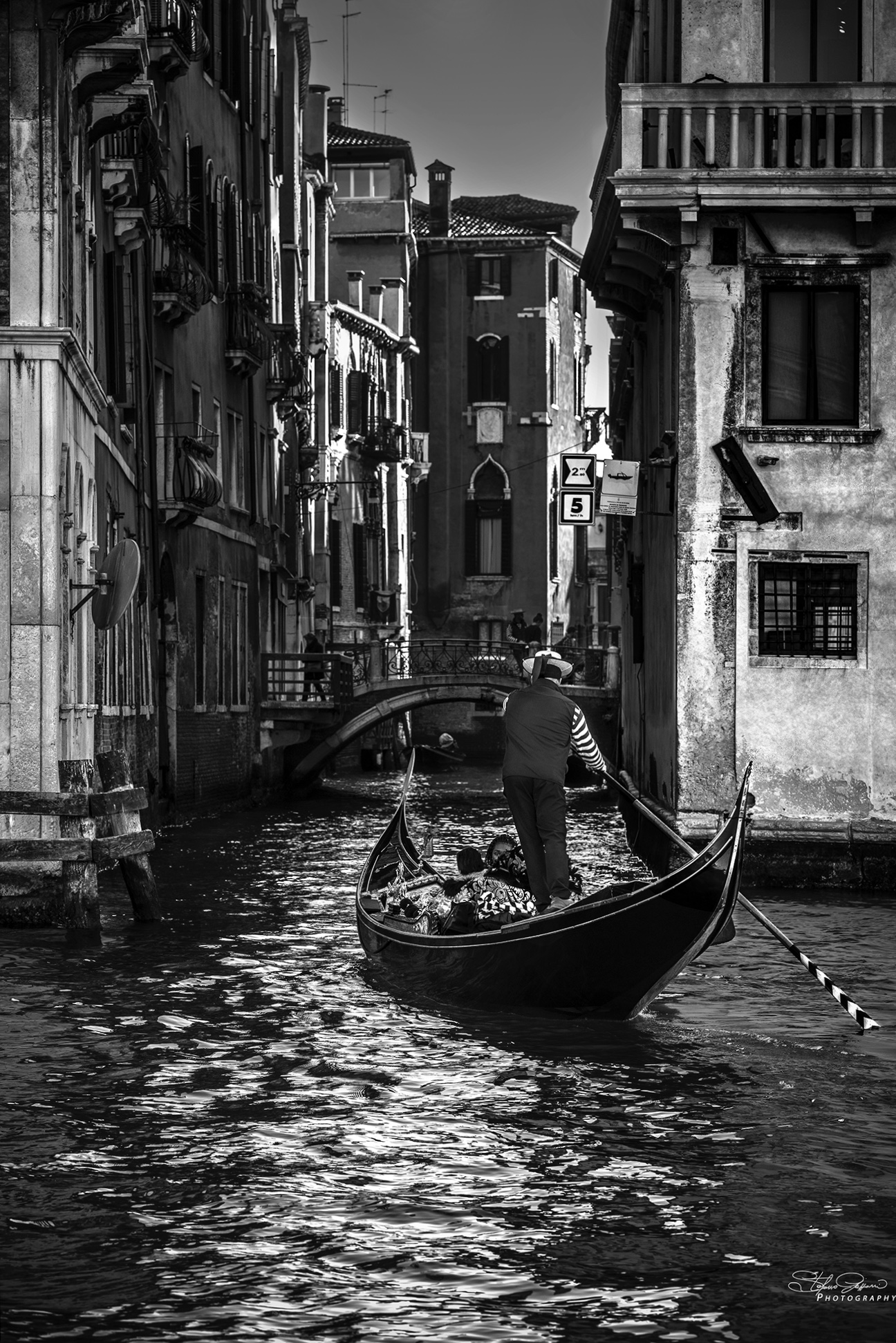 The gondolier goes ...