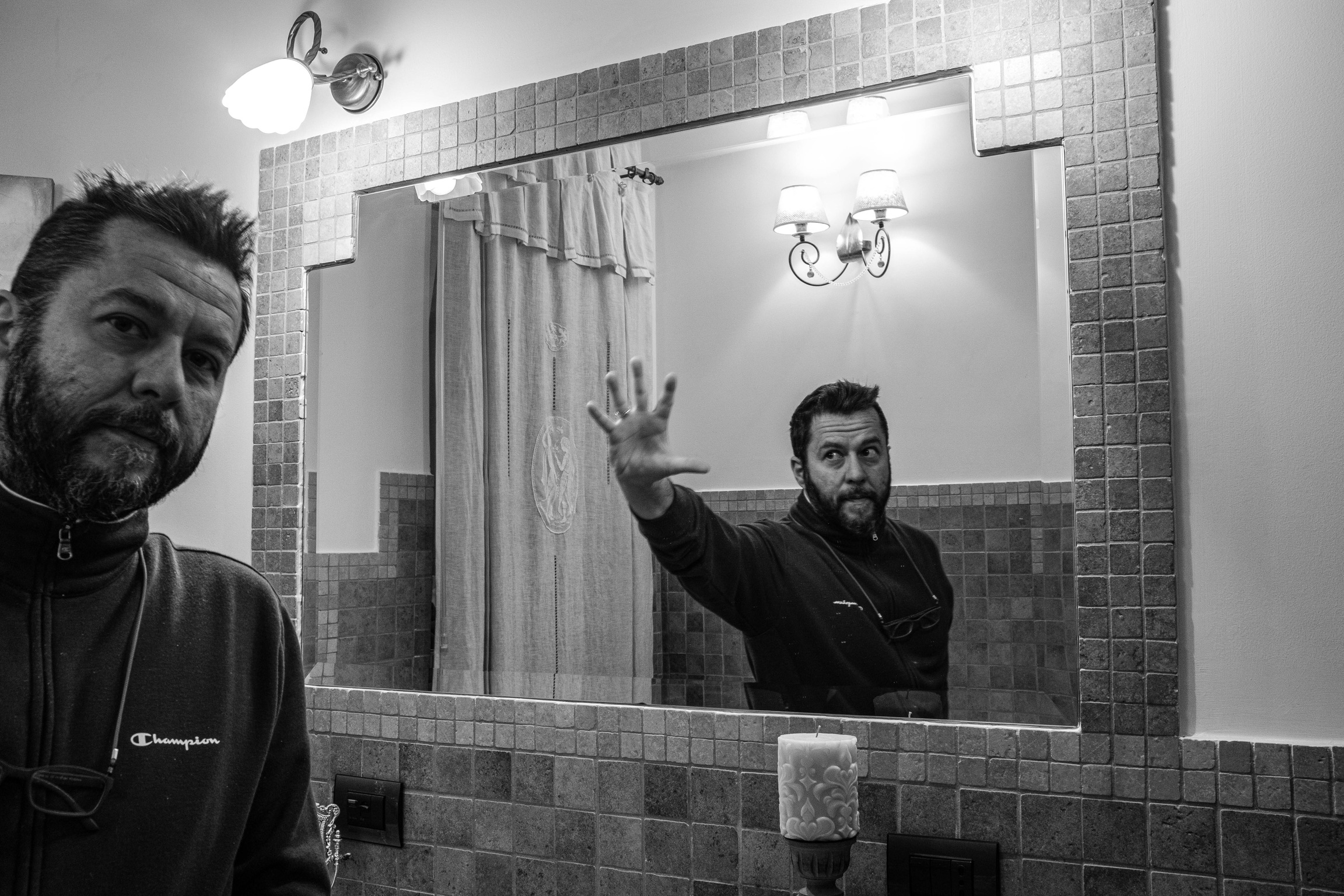 Specchio irriverente