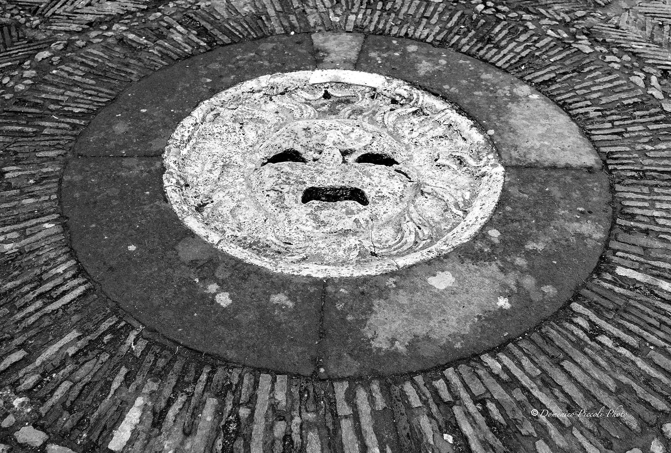 grata centrale del cortile