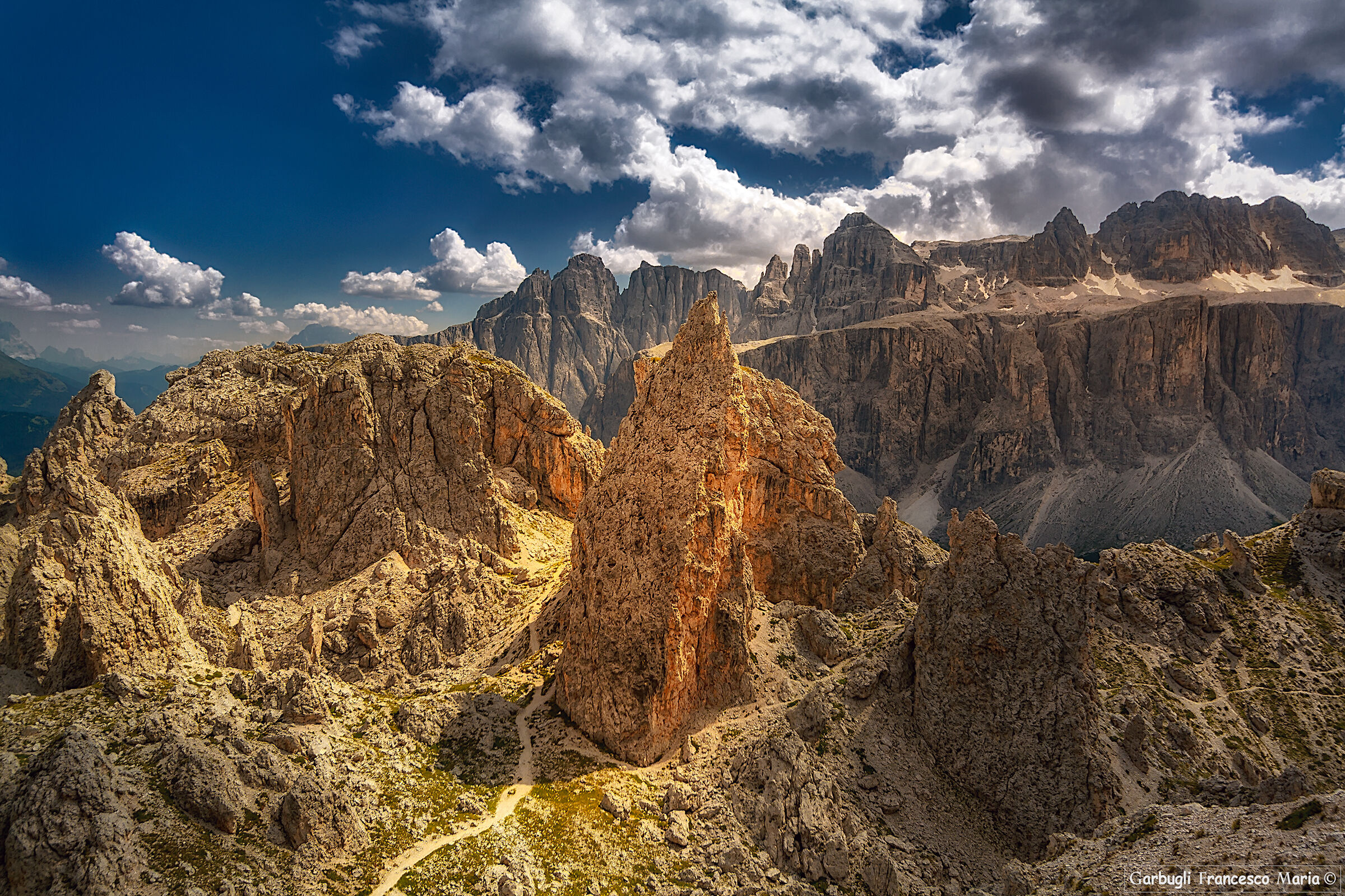 Camminando tra torri di Dolomia....