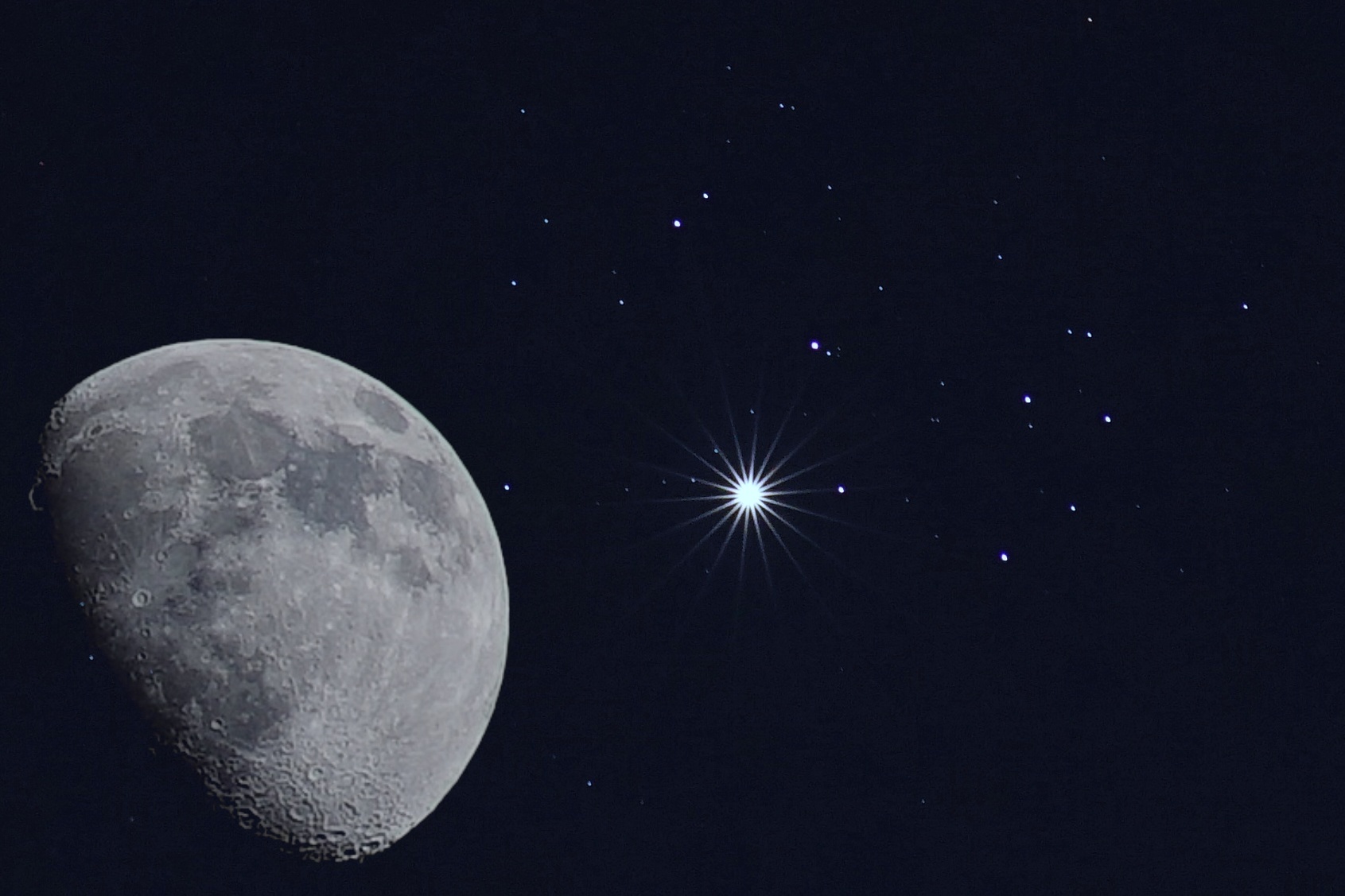 Luna e Venere in congiunzione alle Pleiadi