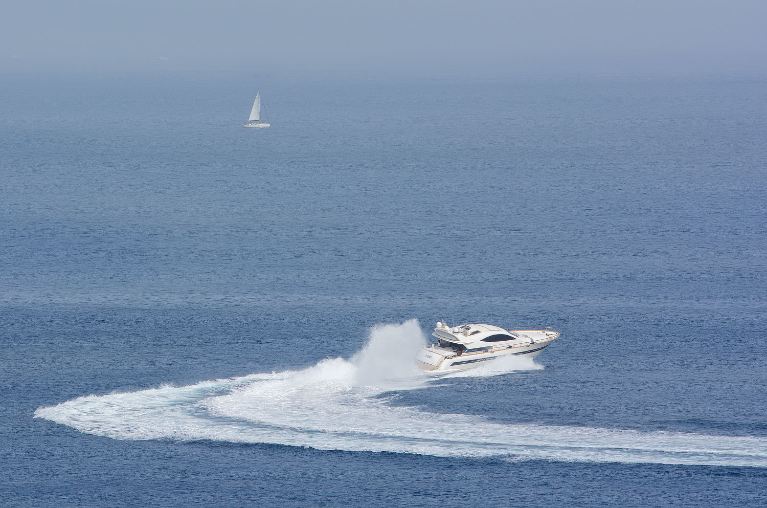 A vela o a motore