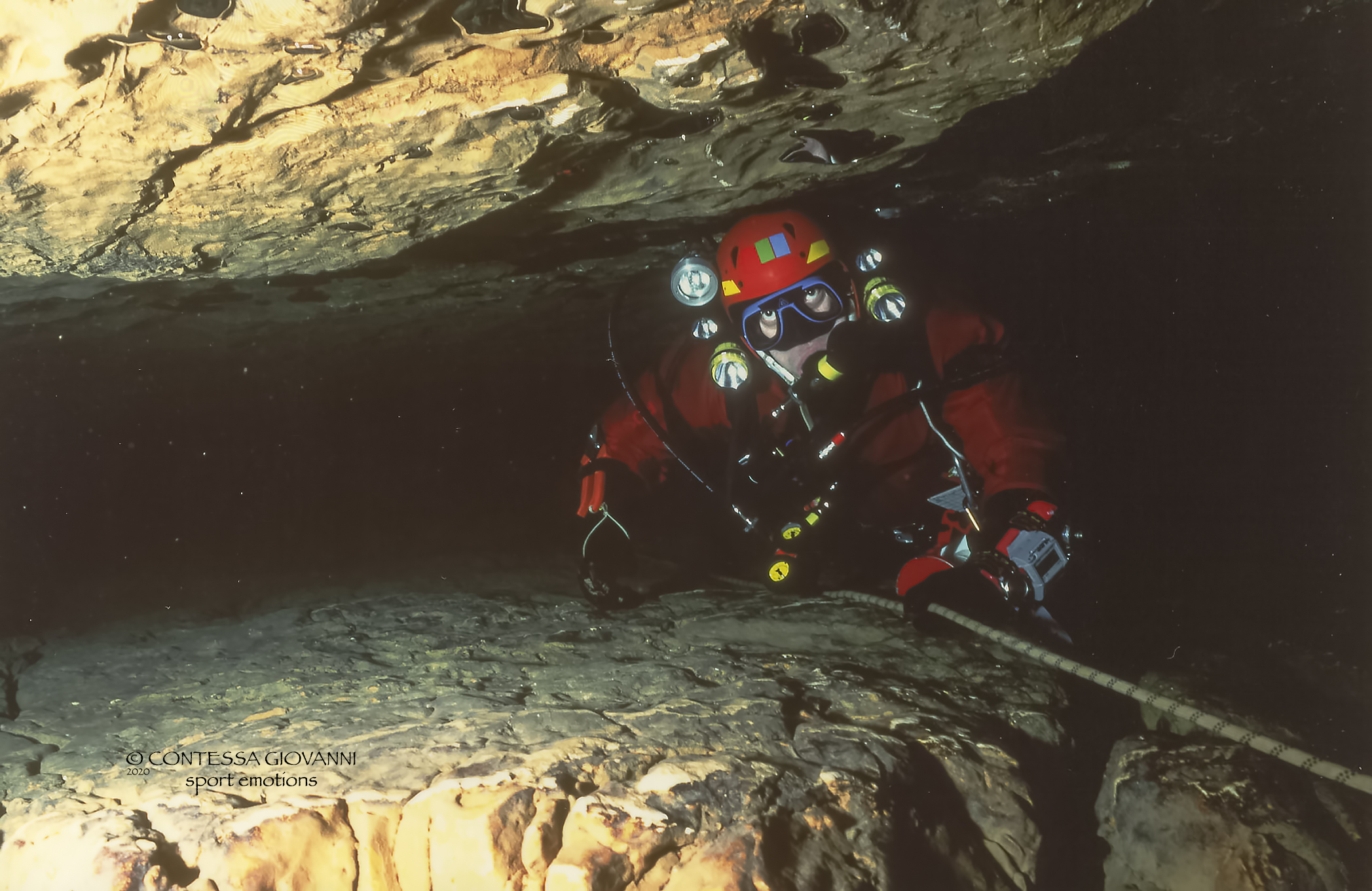 Speleosub cave diving