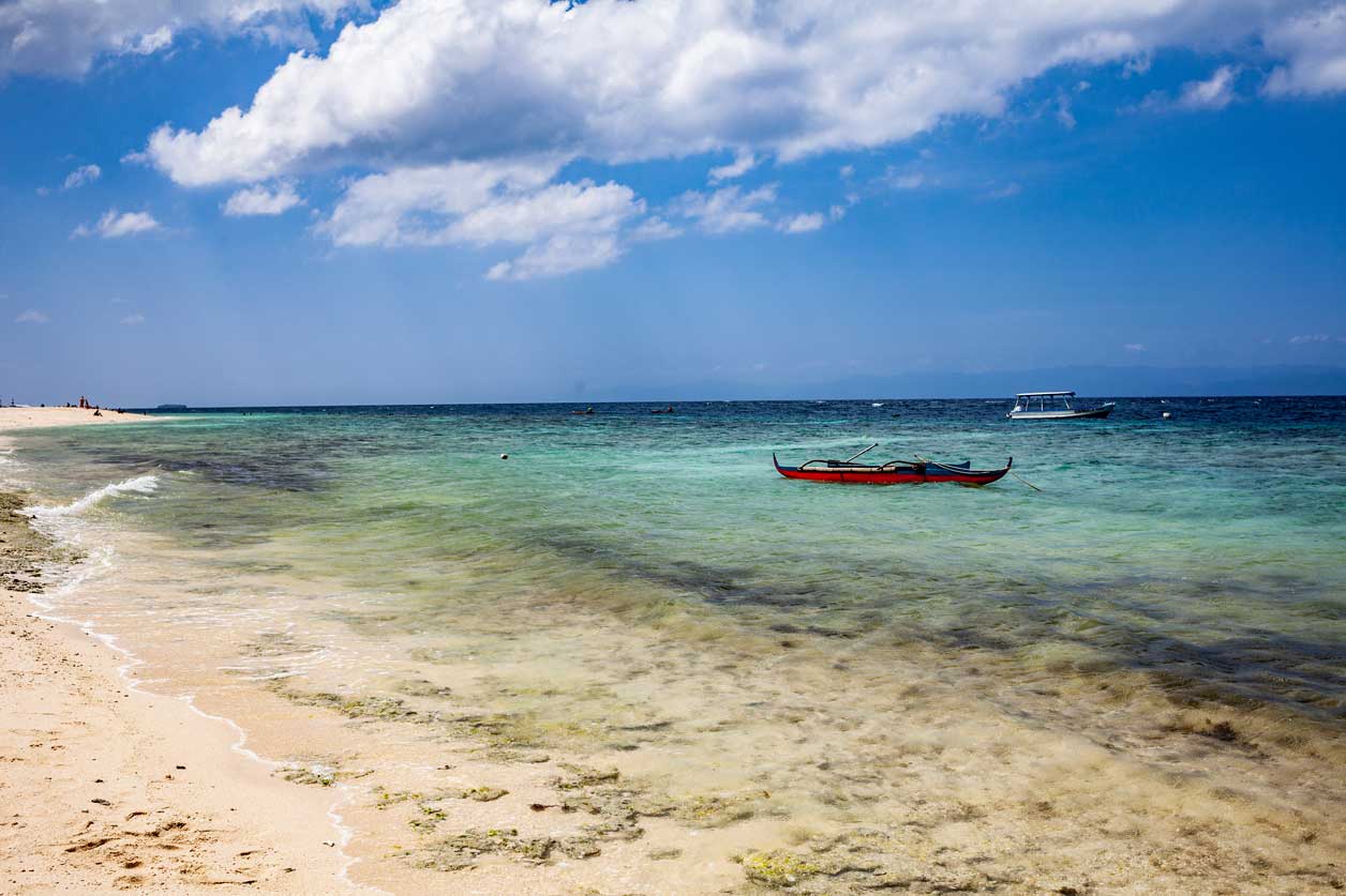 White beach a Moalboal