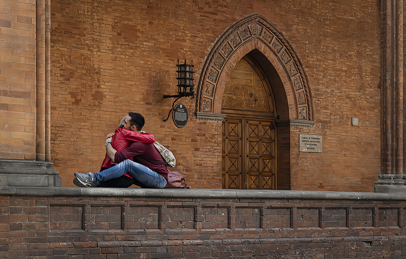 The hug.... no Covid19