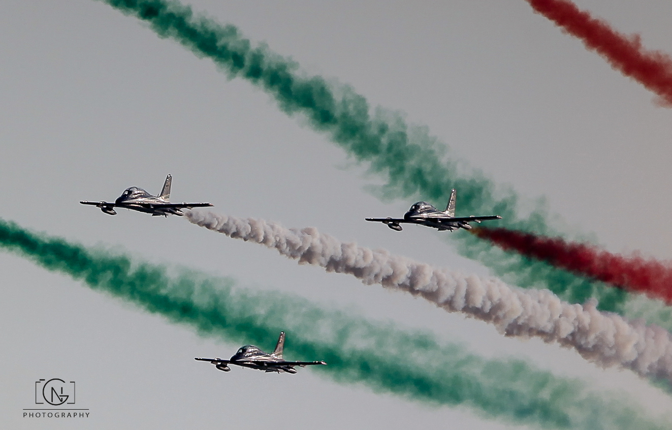 TRICOLOUR ARROWS 9