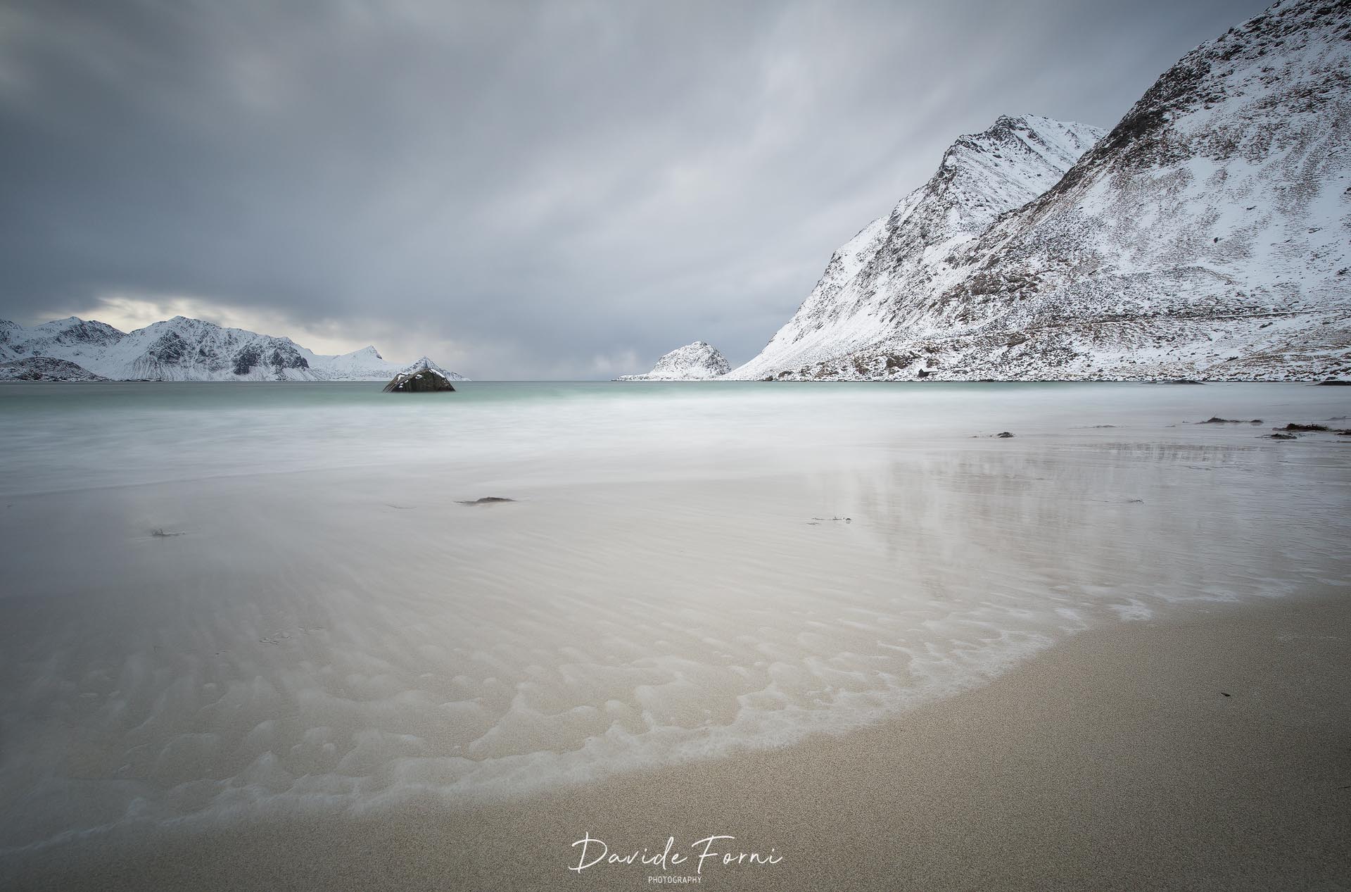 Haukland Beach, California