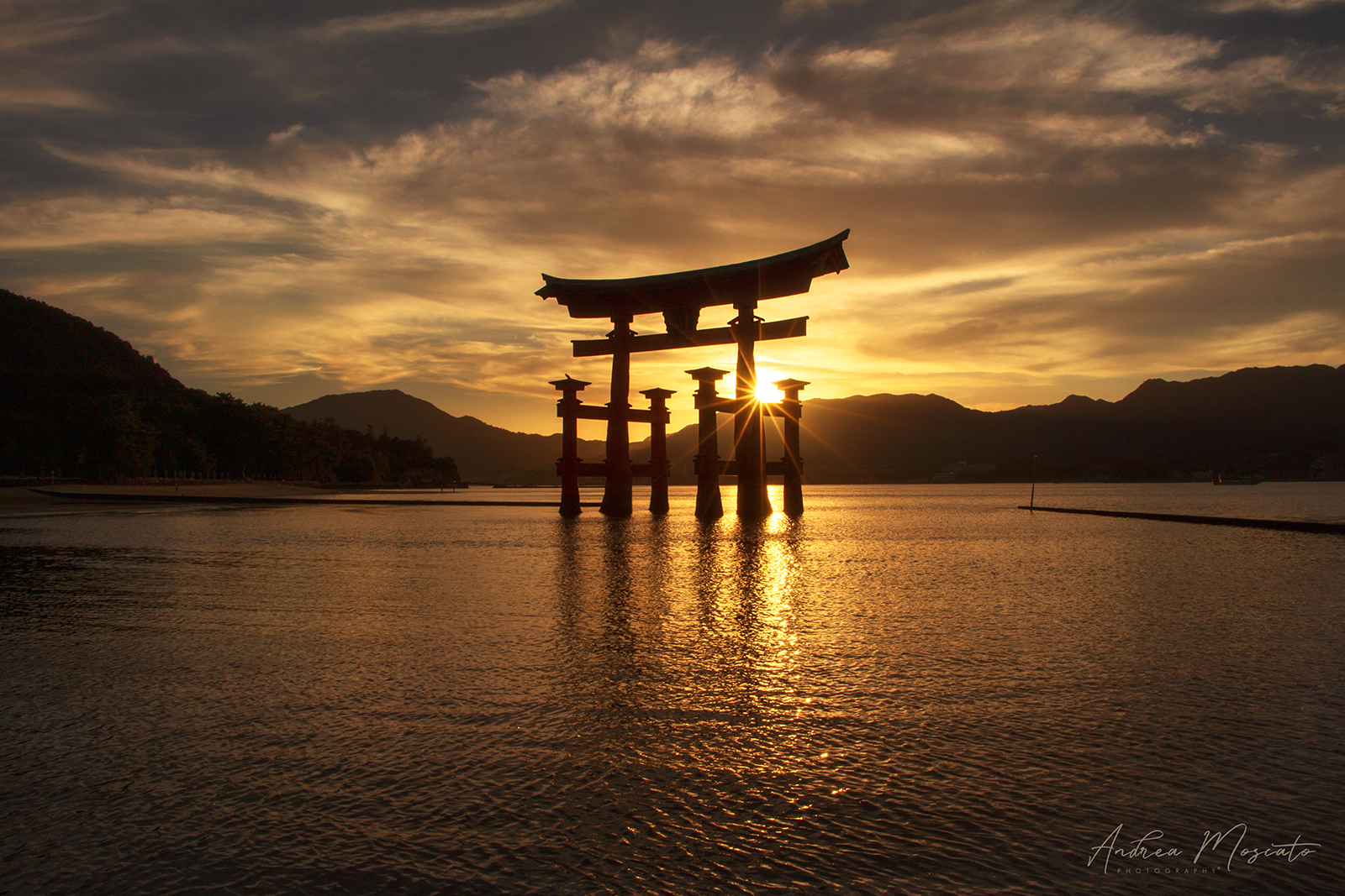 Itsukushima Floating Torii - Miyajima Island (Japan)