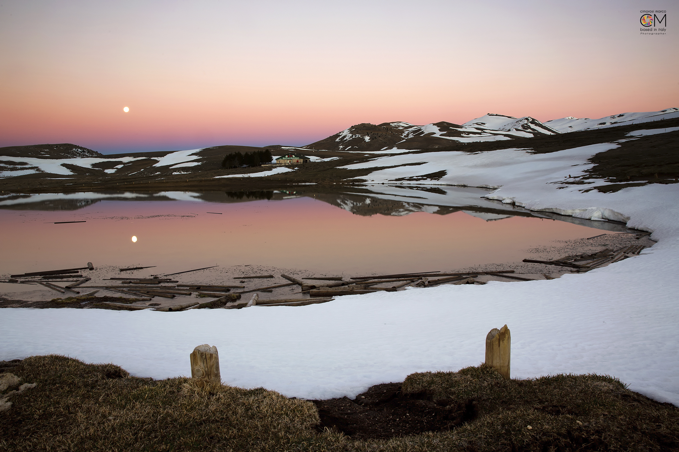The moon in the lake