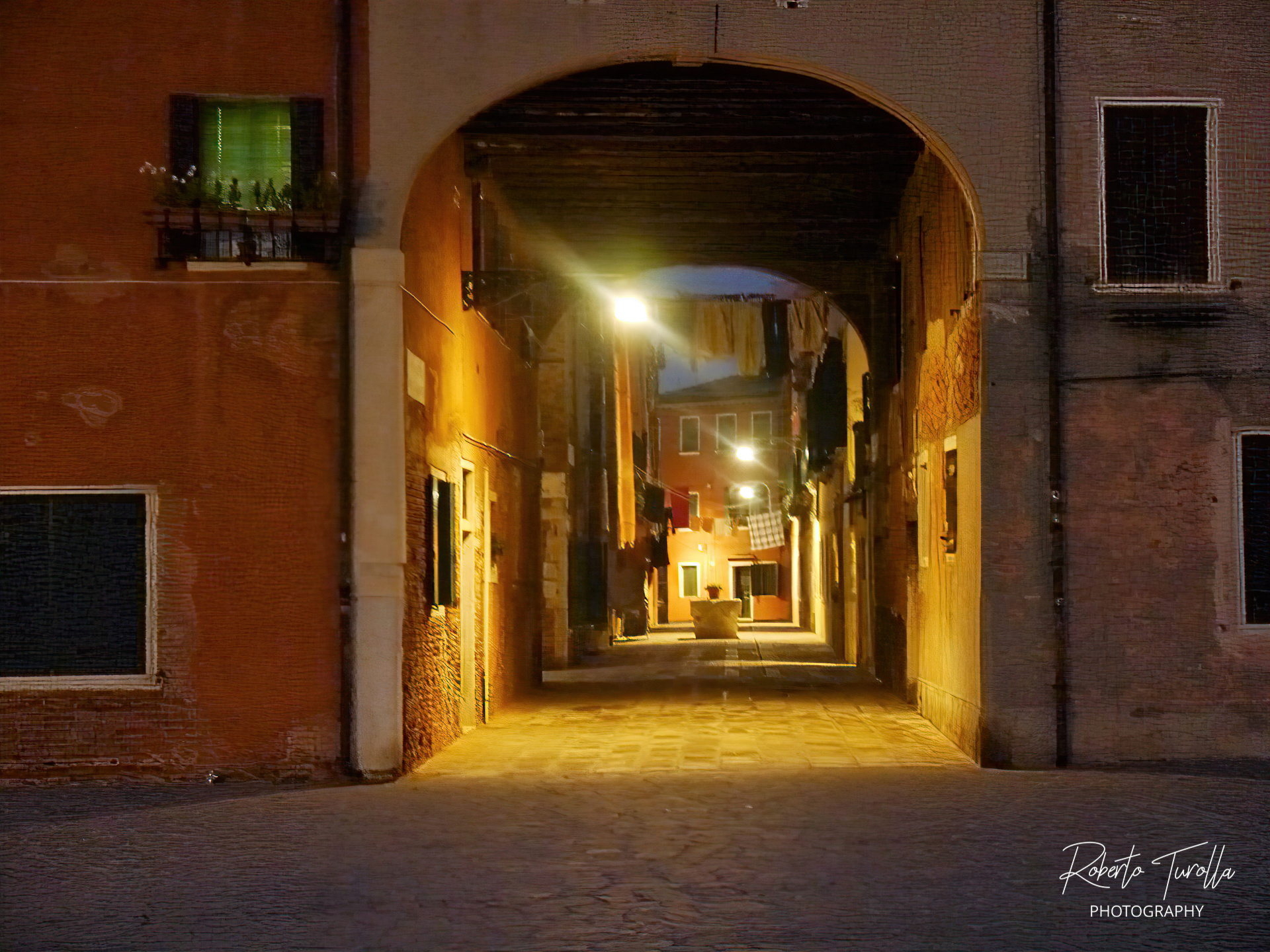 Sotoportego de le columns Venice
