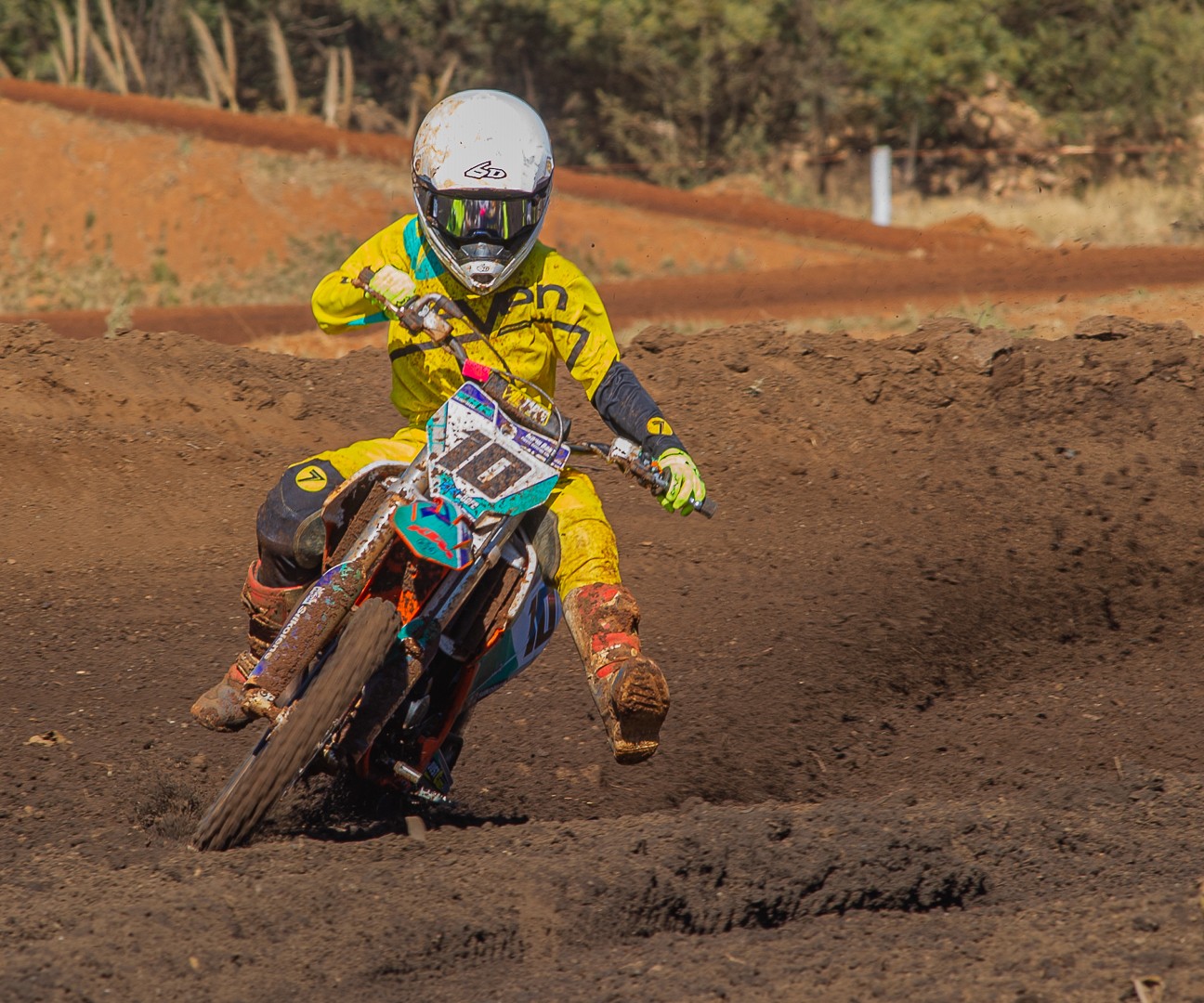 Pull out the leg for balance