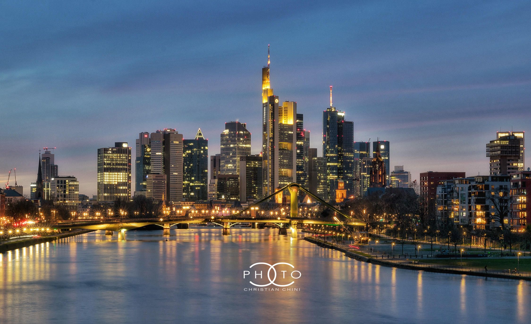 Frankfurt meets the blue hour