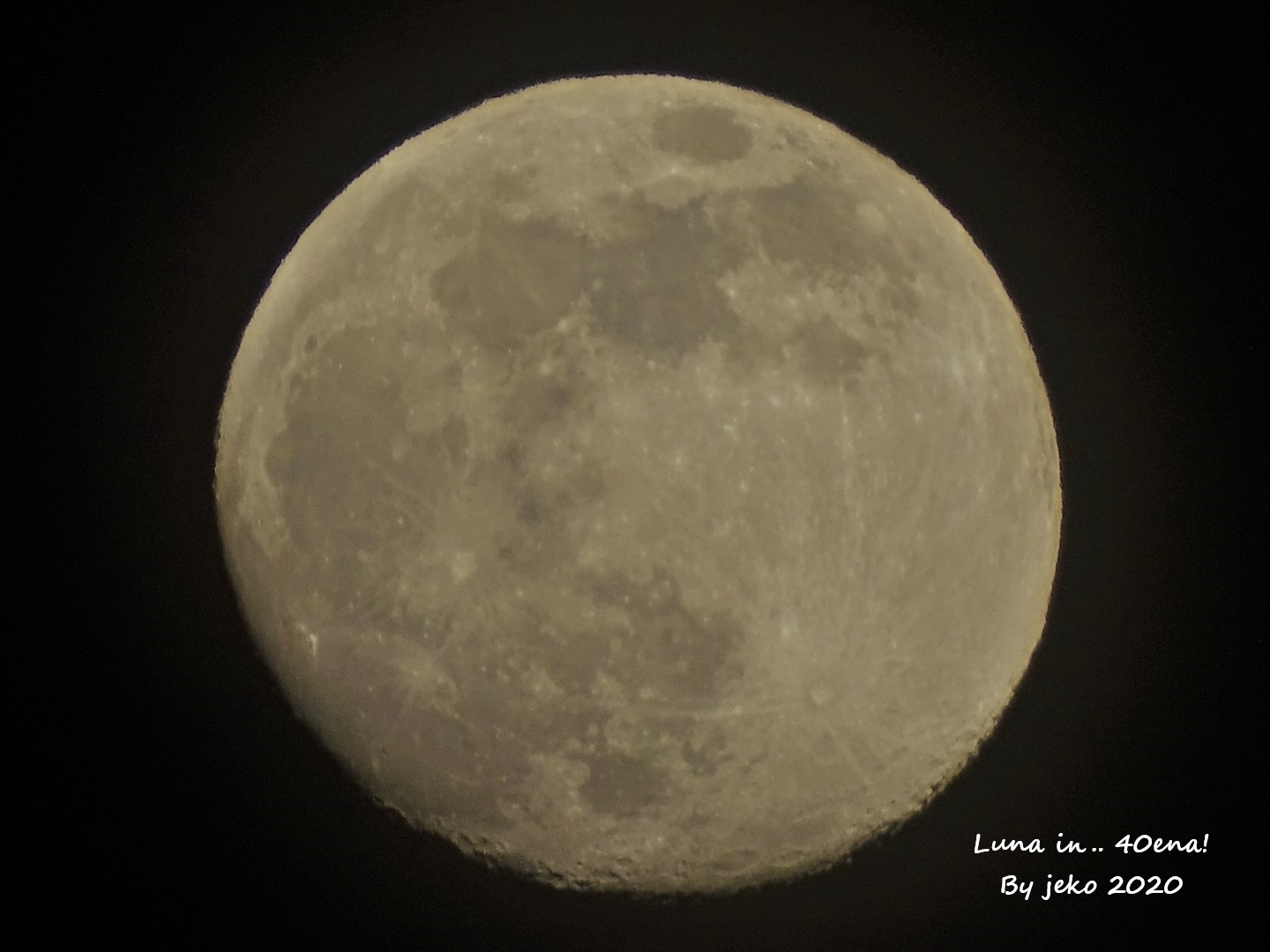 luna quasi piena in 40ena...