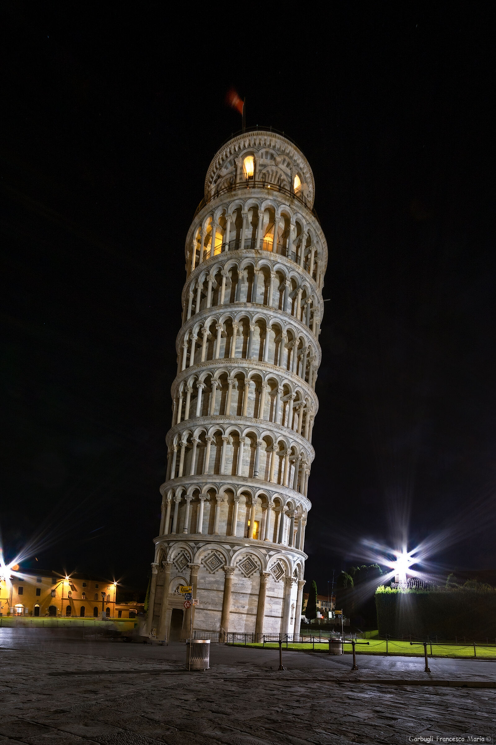 la solitaria pendente vestita a notte.....