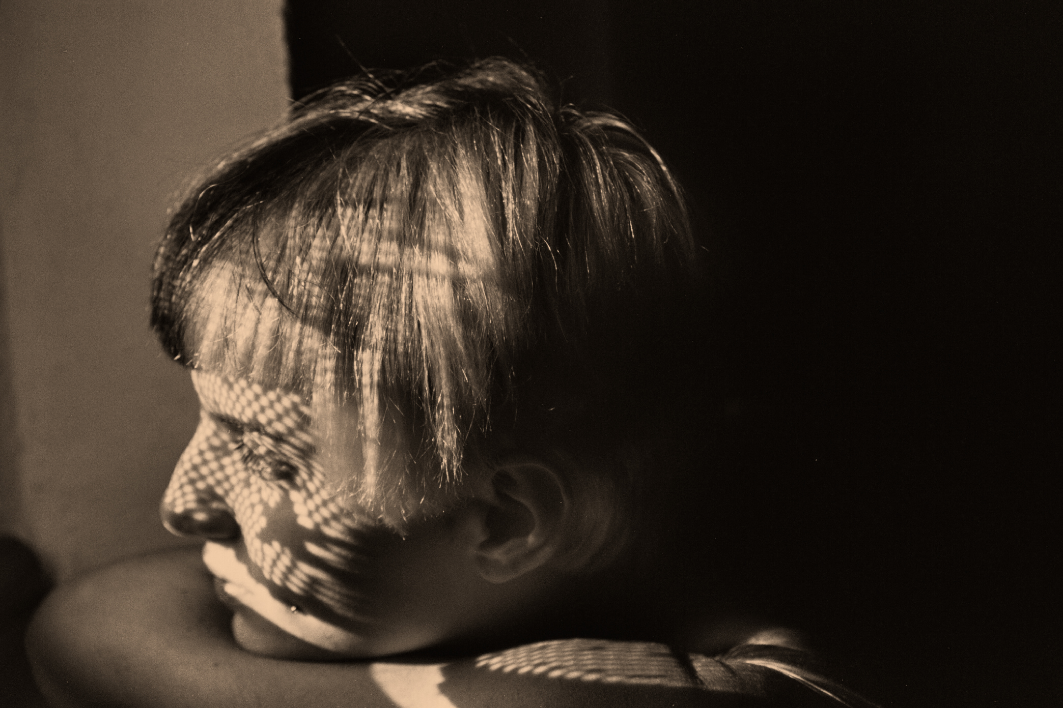 La luce ricama stelle.