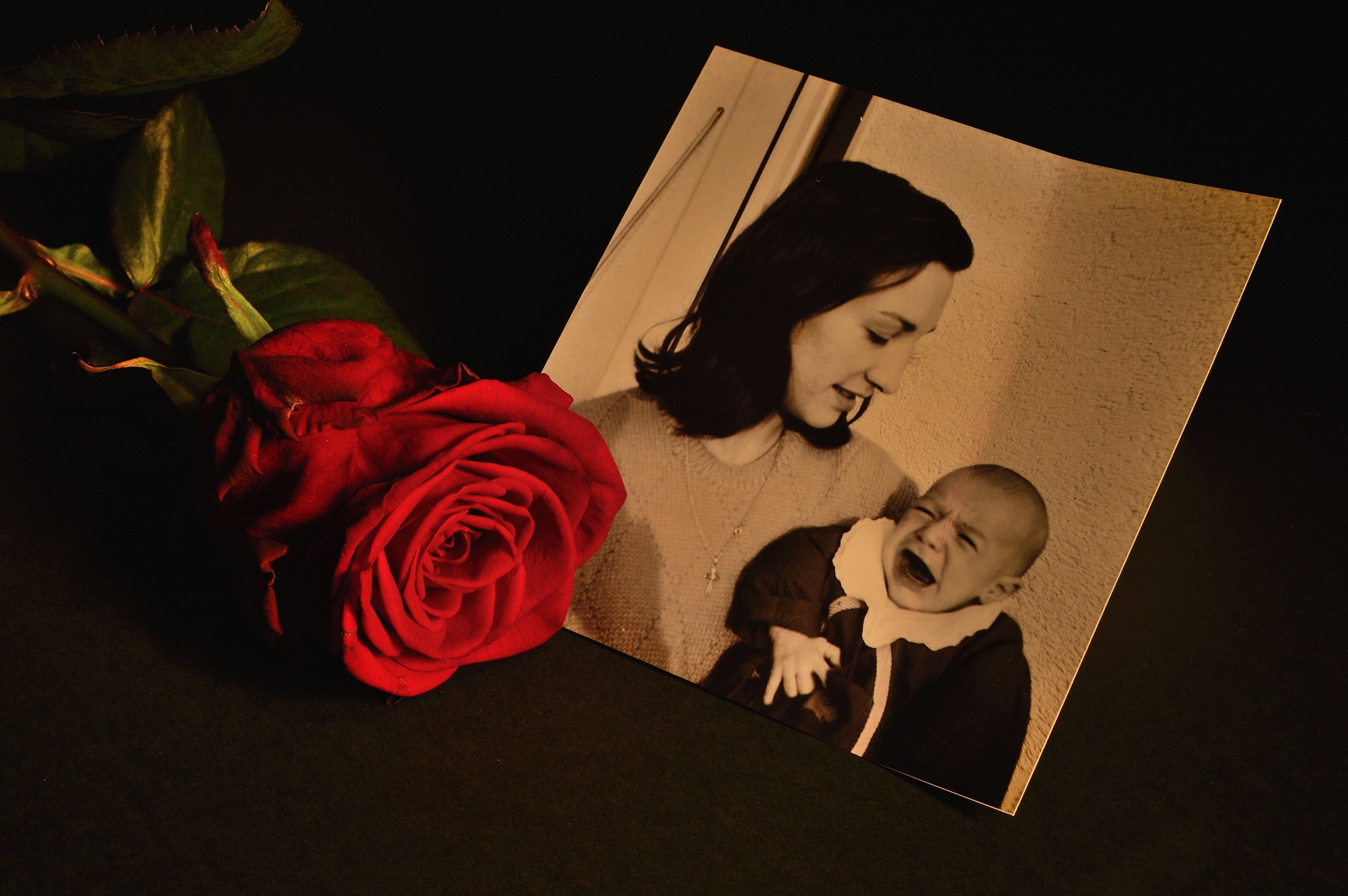 Una Rosa per ogni mamma volata via.....Auguri Mamma