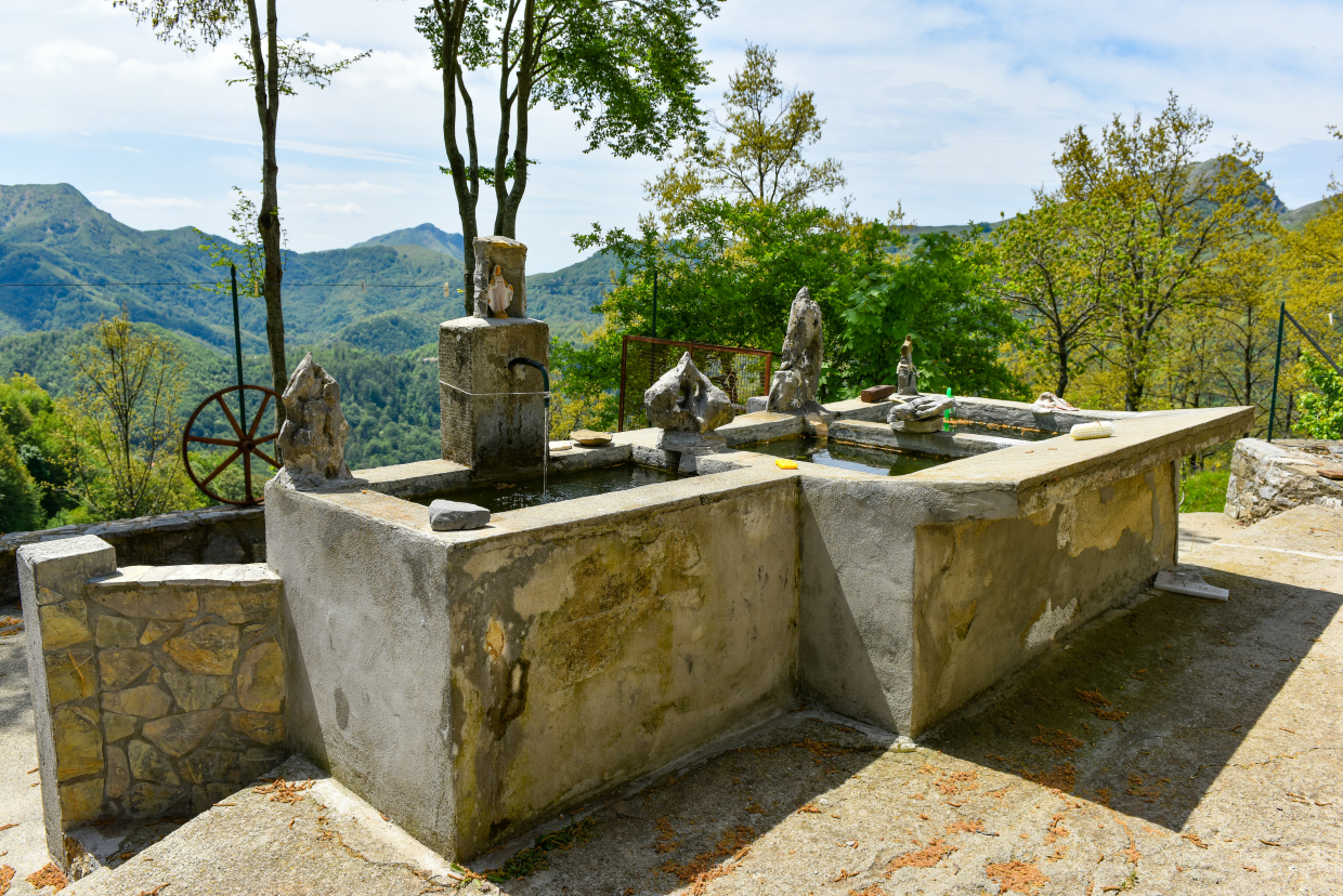 towards Mount Cross LU