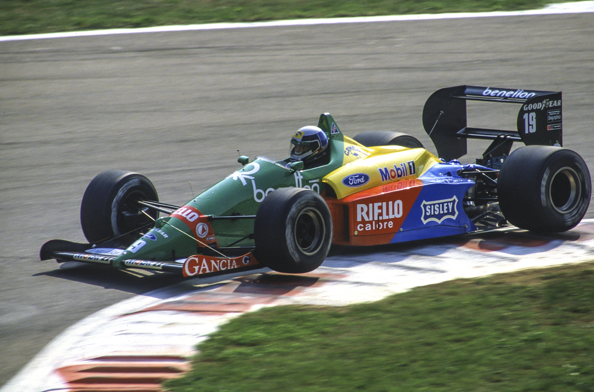 Alessandro Nannini (Benetton-Ford b188)
