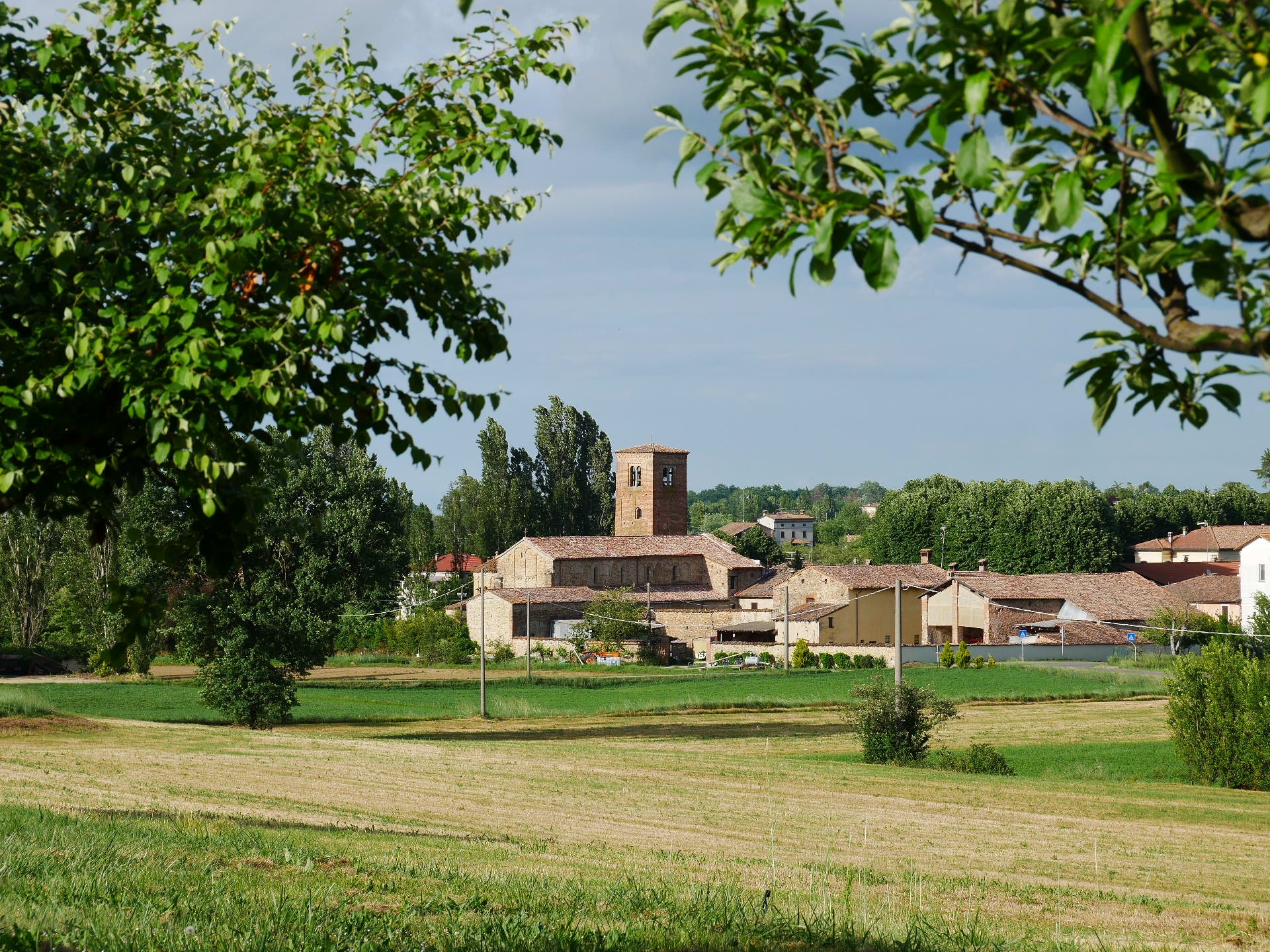 Visione agreste della Chiesa di Vigolo Marchese