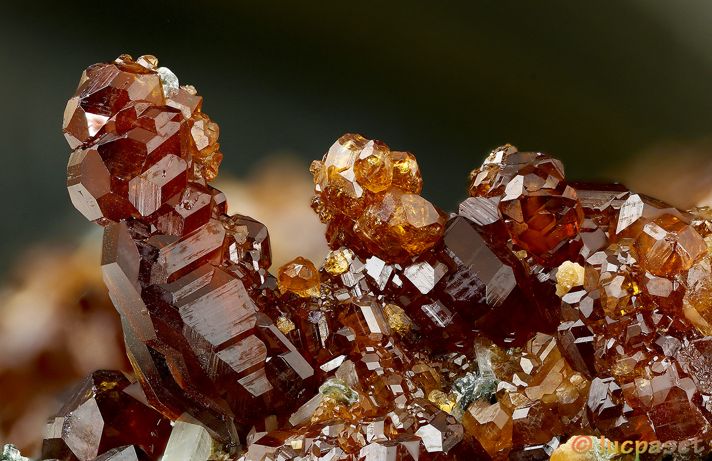 Grossularia gar garuline crystals