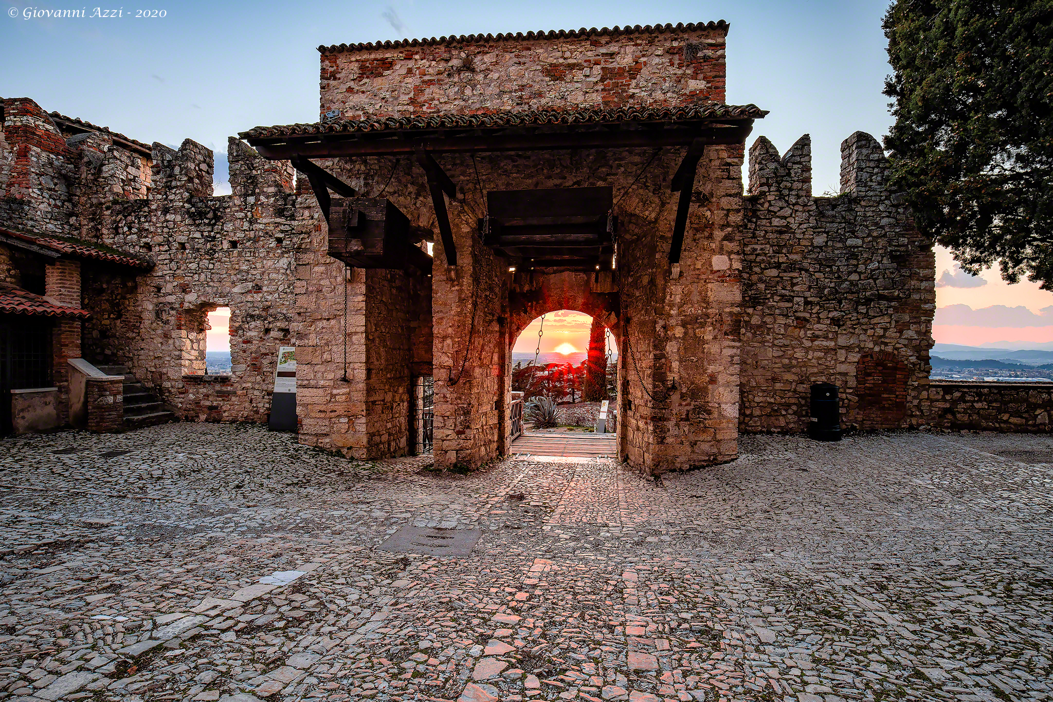 Tramonto al ponte levatoio