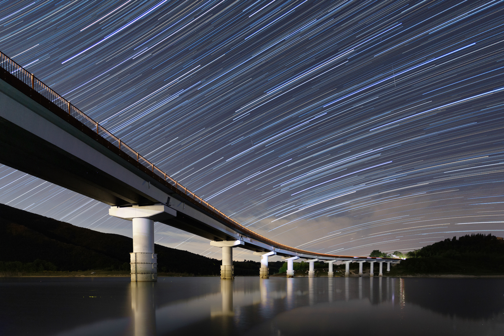 Startrail sul lago di Castreccioni Cingoli